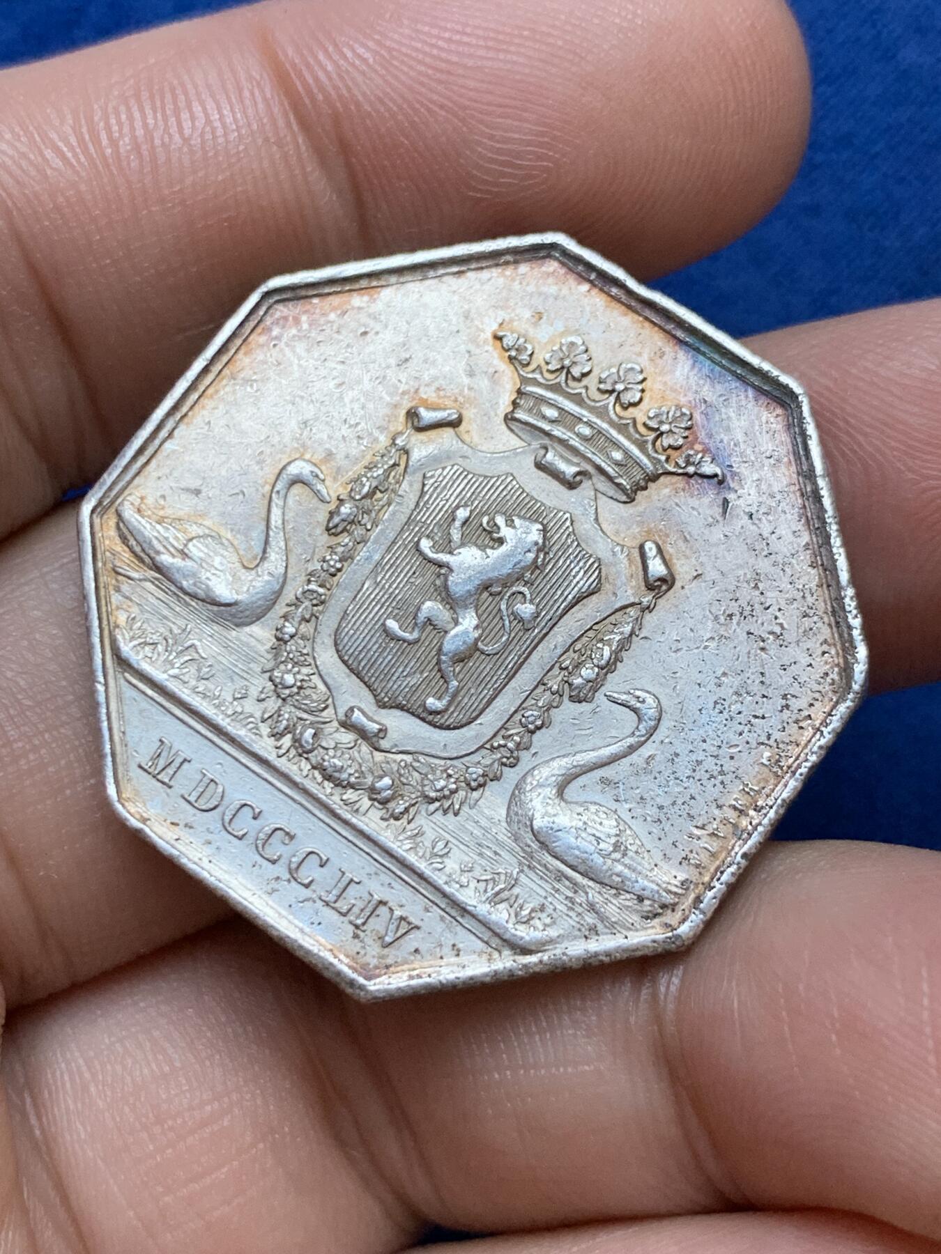 《竞宝斋》第286场-周六， 周日，周一 3场连拍 （全场包邮） 法国1845-1860市政会议八角银代币 手指铭 33mm 17.4g