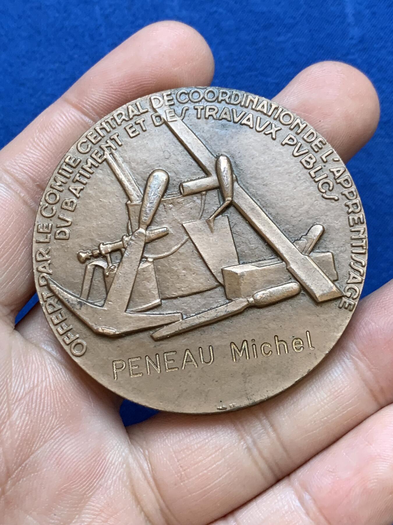 《竞宝斋》第286场-周六， 周日，周一 3场连拍 （全场包邮） 法国1968年建筑协会铜章 90g 53.6mm