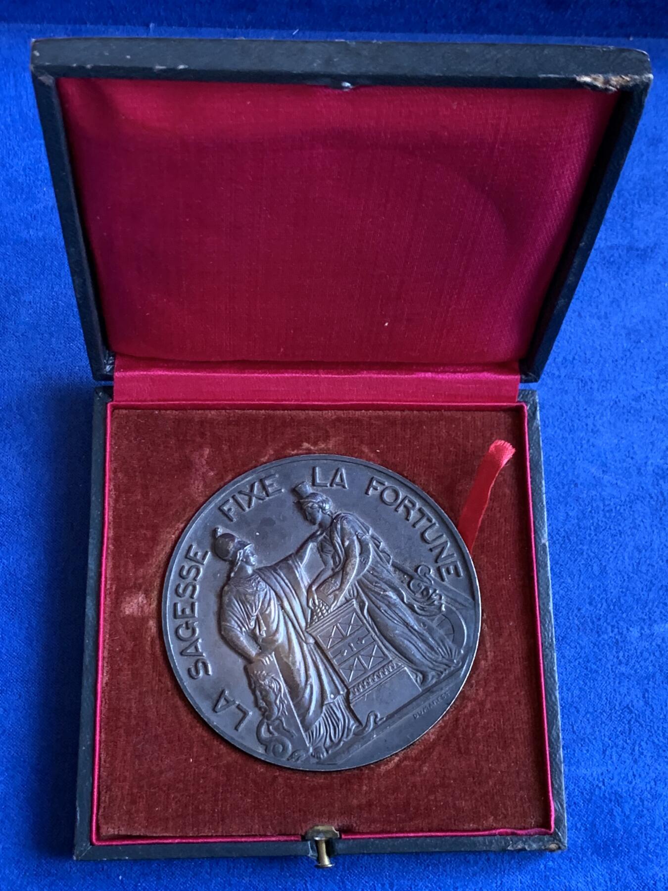 《竞宝斋》第286场-周六， 周日，周一 3场连拍 （全场包邮） 法兰西银行成立纪念银章  巨大规格 带盒 160g 68.1mm 丰饶角银标