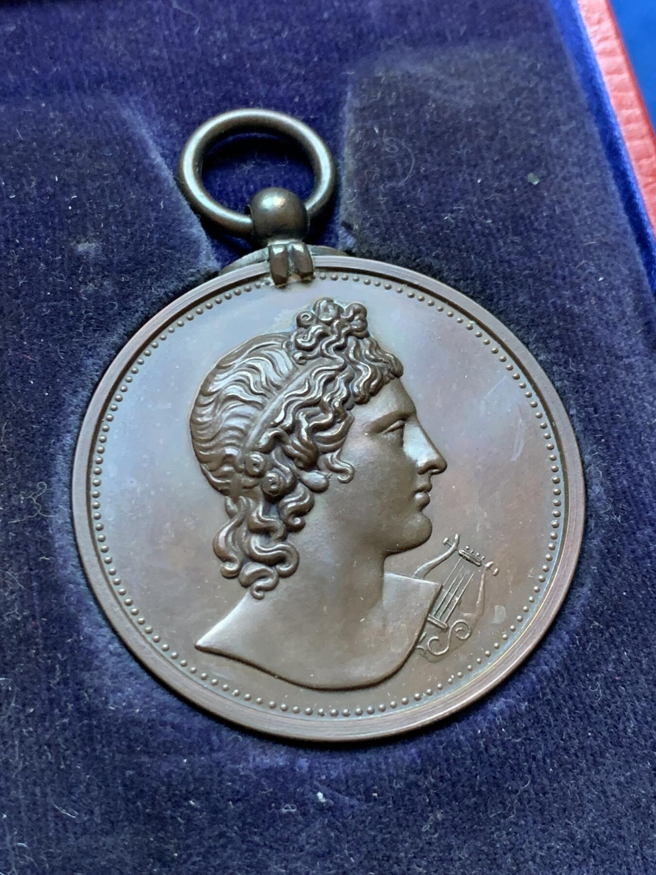 《竞宝斋》第286场-周六， 周日，周一 3场连拍 （全场包邮） 英国1934伦敦皇家音乐学院铜章 原盒 直径40mm