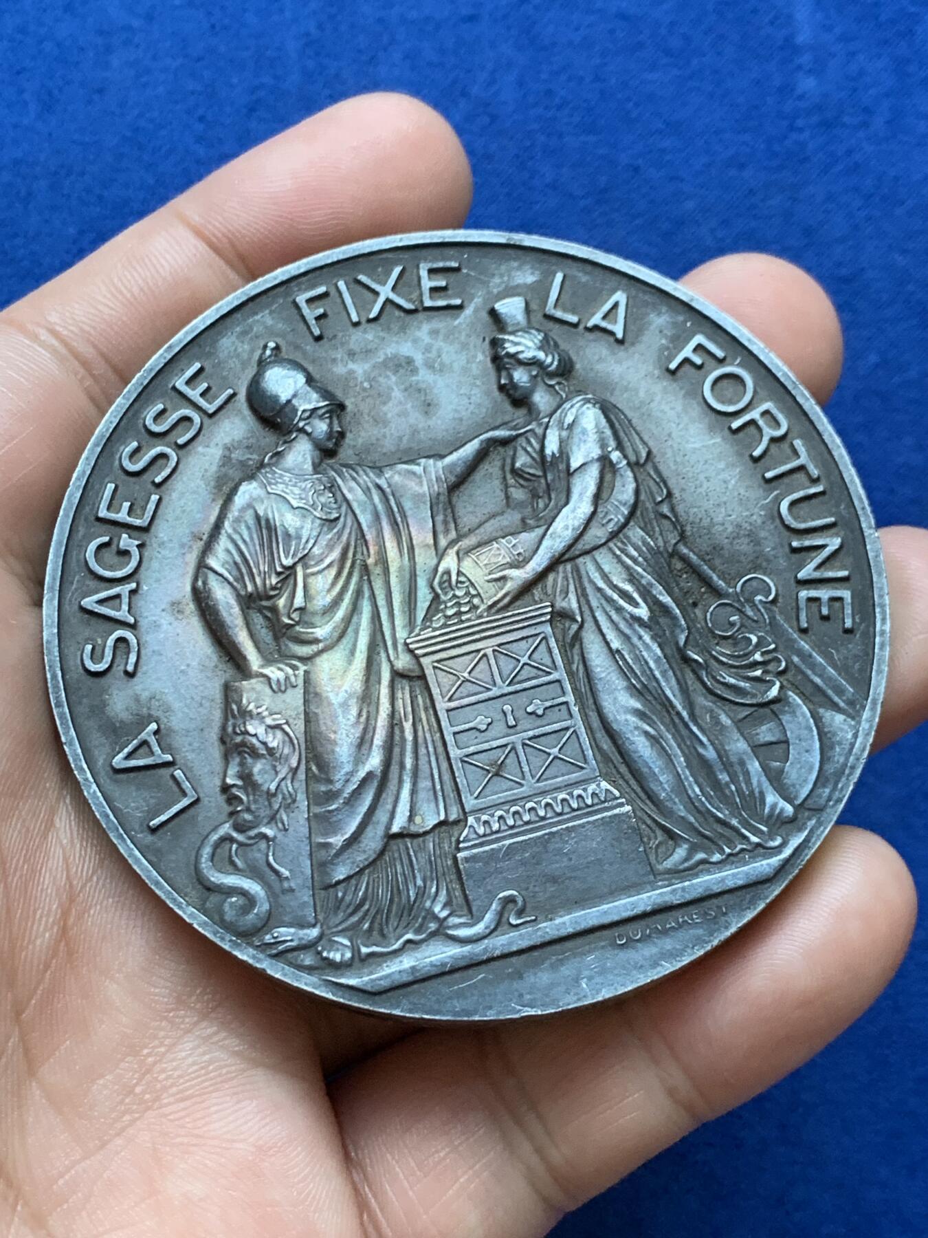 《竞宝斋》第286场-周六， 周日，周一 3场连拍 （全场包邮） 法兰西银行成立纪念银章  巨大规格 带盒 160g 68.1mm 丰饶角银标