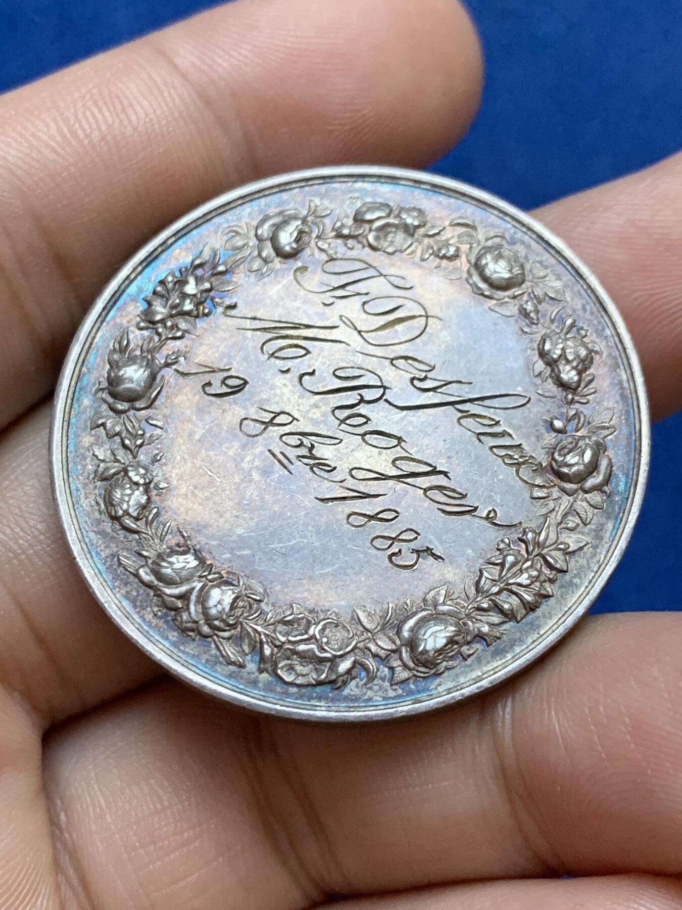 《竞宝斋》第286场-周六， 周日，周一 3场连拍 （全场包邮） 法国1885婚姻纪念圆型银代币 丰饶角边铭 39mm 25.4g