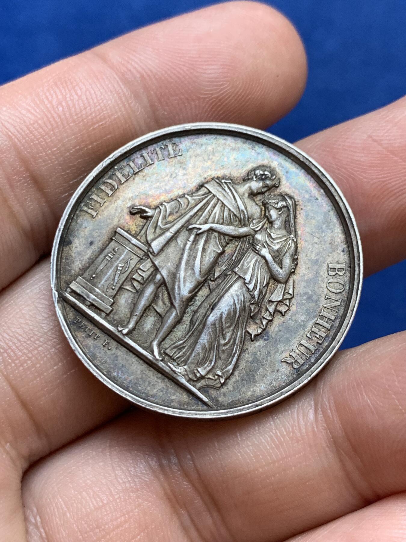 《竞宝斋》第286场-周六， 周日，周一 3场连拍 （全场包邮） 法国1857婚姻纪念圆型银代币 手指铭 33mm 15.7g