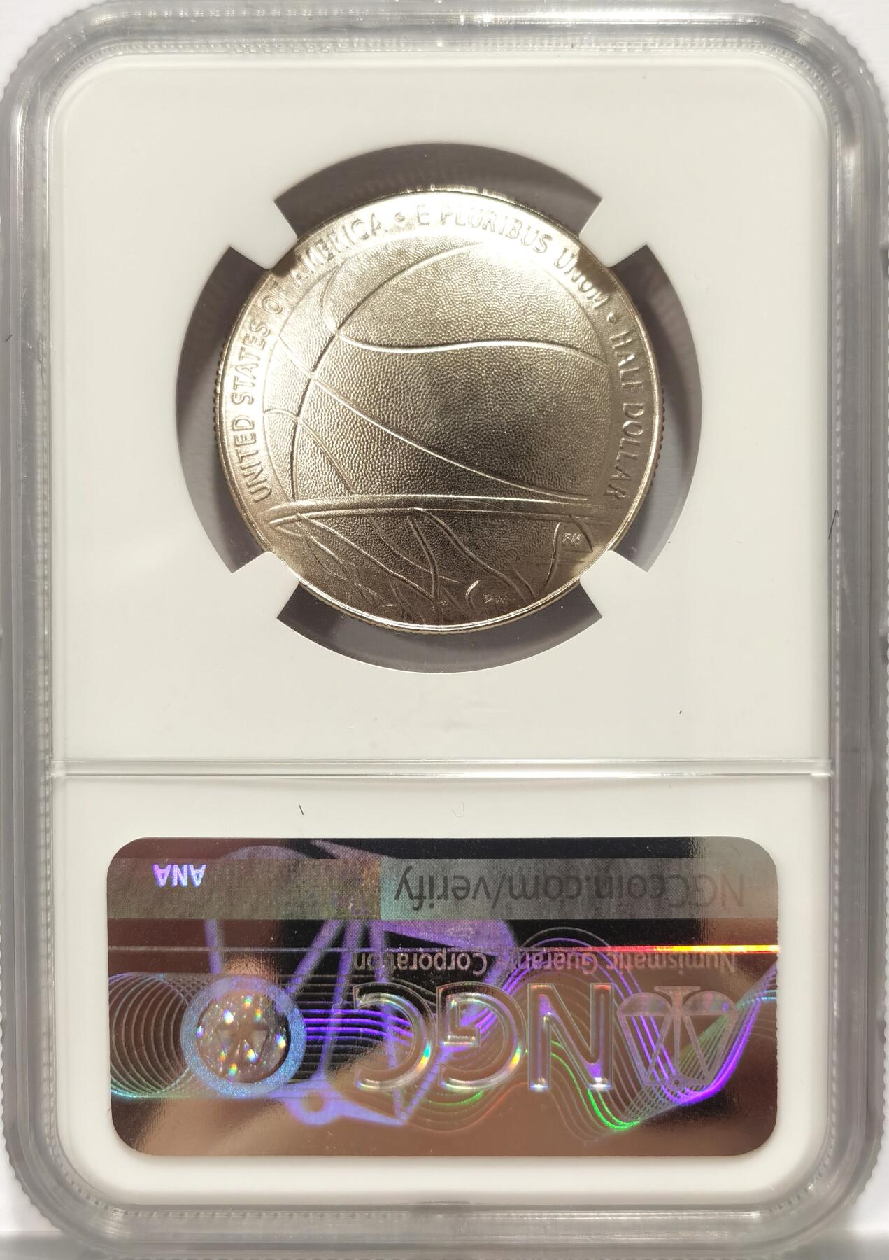 博洋堂世界钱币拍卖第084期（全场包邮） 美国2020年篮球名人堂半美元纪念币NGC-MS70，背景：蓝球名人堂成立于1959年：旨在纪念和庆祝蓝球的伟大时刻和人物。特殊凹面设计，币面清爽干净又漂亮，打制精美，冠军分