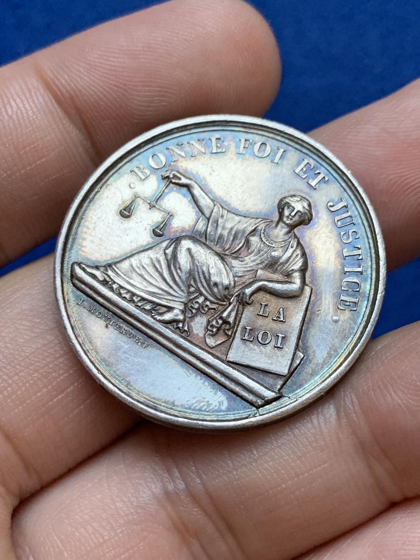 《竞宝斋》第286场-周六， 周日，周一 3场连拍 （全场包邮） 法国1835里昂商业法院圆型银代币 手指铭 33mm 12.6g 