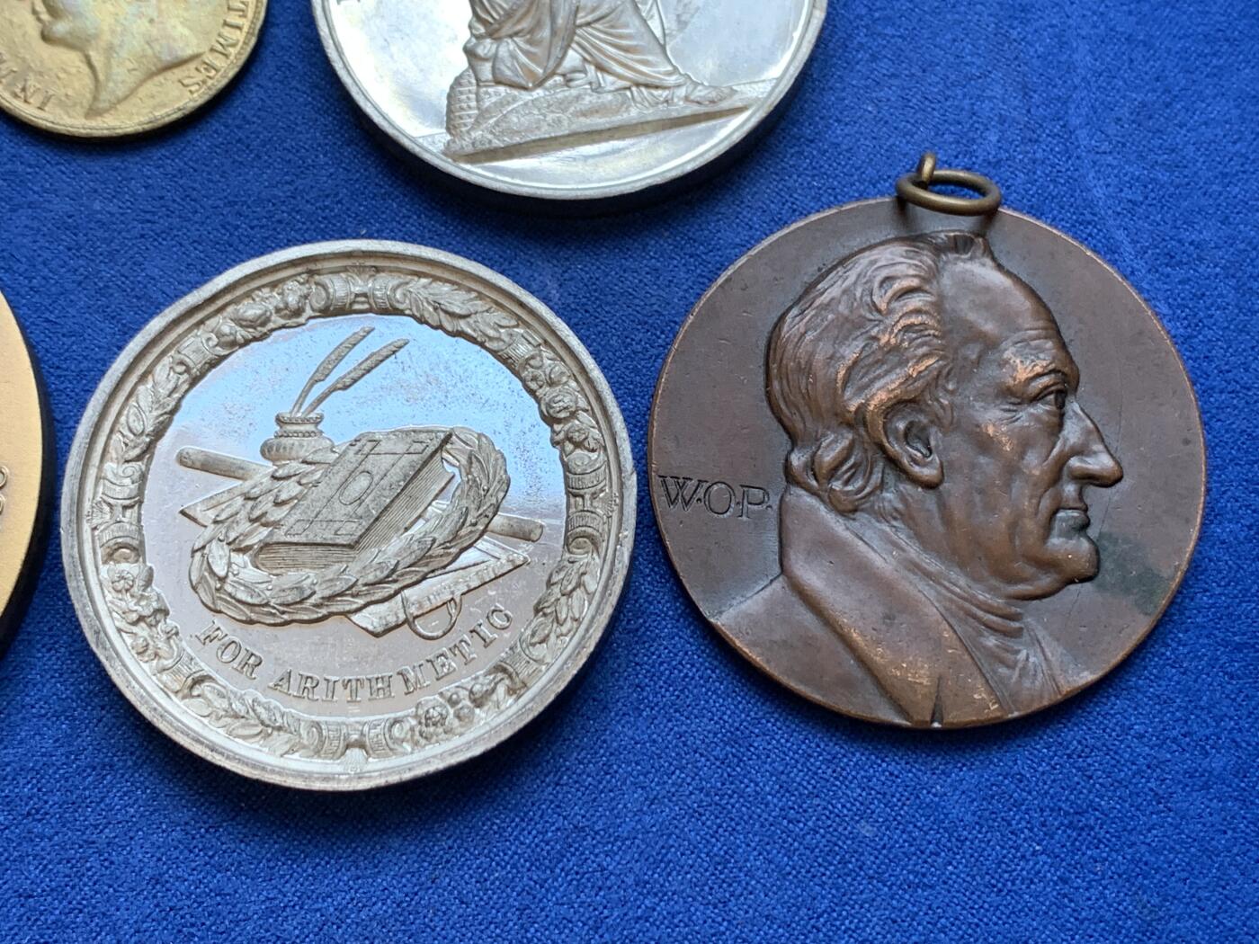 《竞宝斋》第286场-周六， 周日，周一 3场连拍 （全场包邮） 6枚一组 近现代欧洲章牌 最小的27.6mm 最大的59.7mm