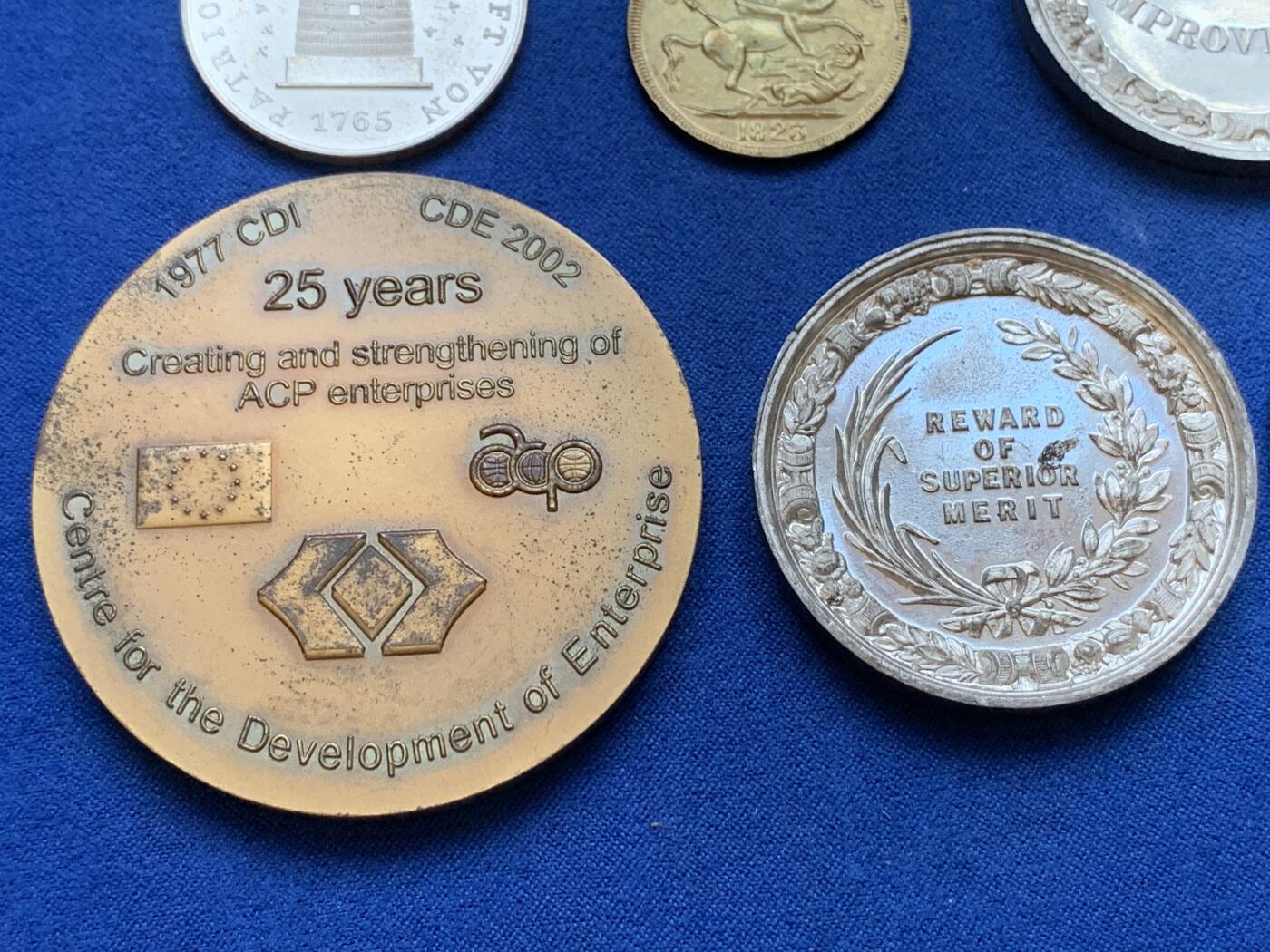 《竞宝斋》第286场-周六， 周日，周一 3场连拍 （全场包邮） 6枚一组 近现代欧洲章牌 最小的27.6mm 最大的59.7mm