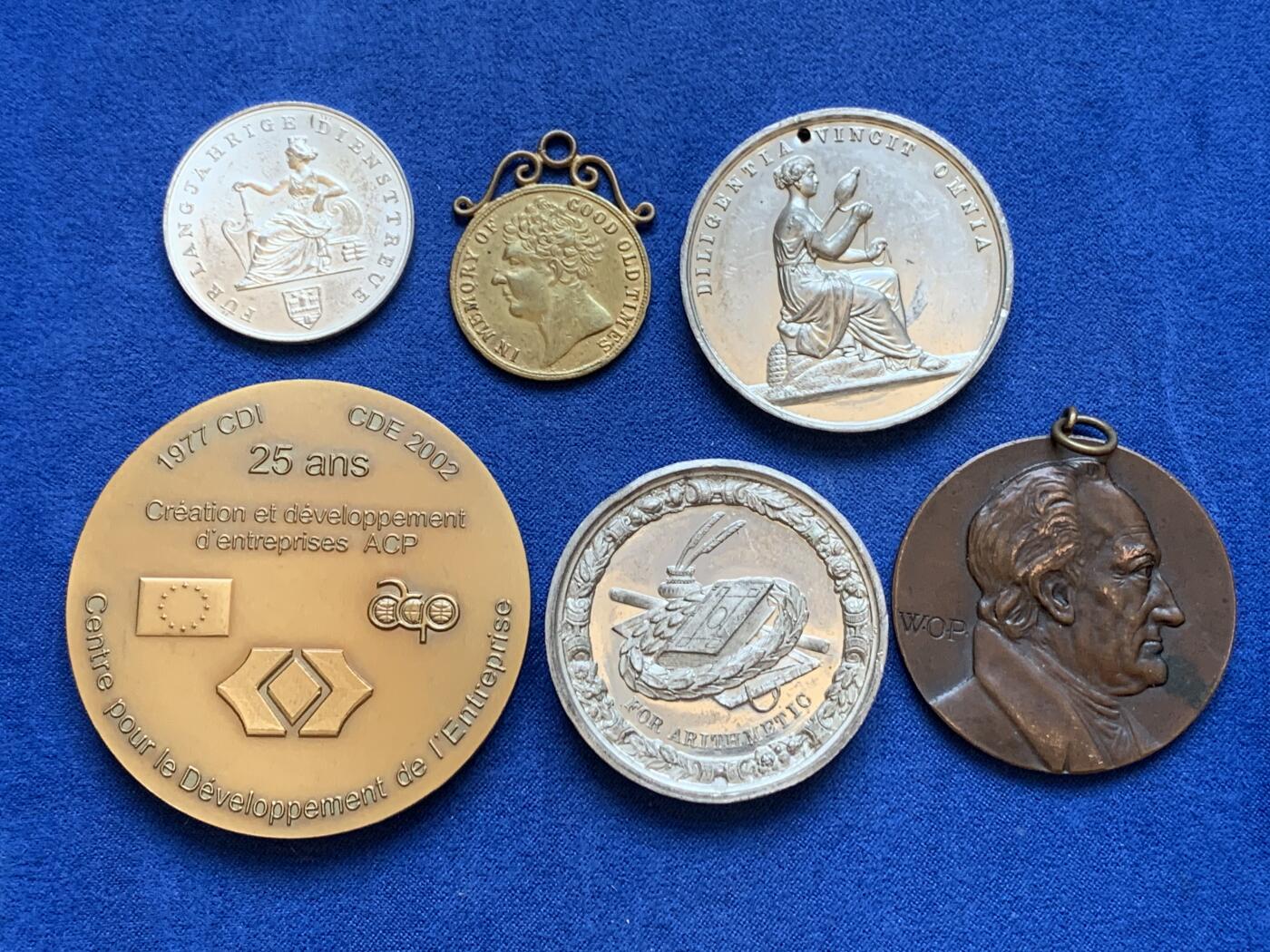 《竞宝斋》第286场-周六， 周日，周一 3场连拍 （全场包邮） 6枚一组 近现代欧洲章牌 最小的27.6mm 最大的59.7mm