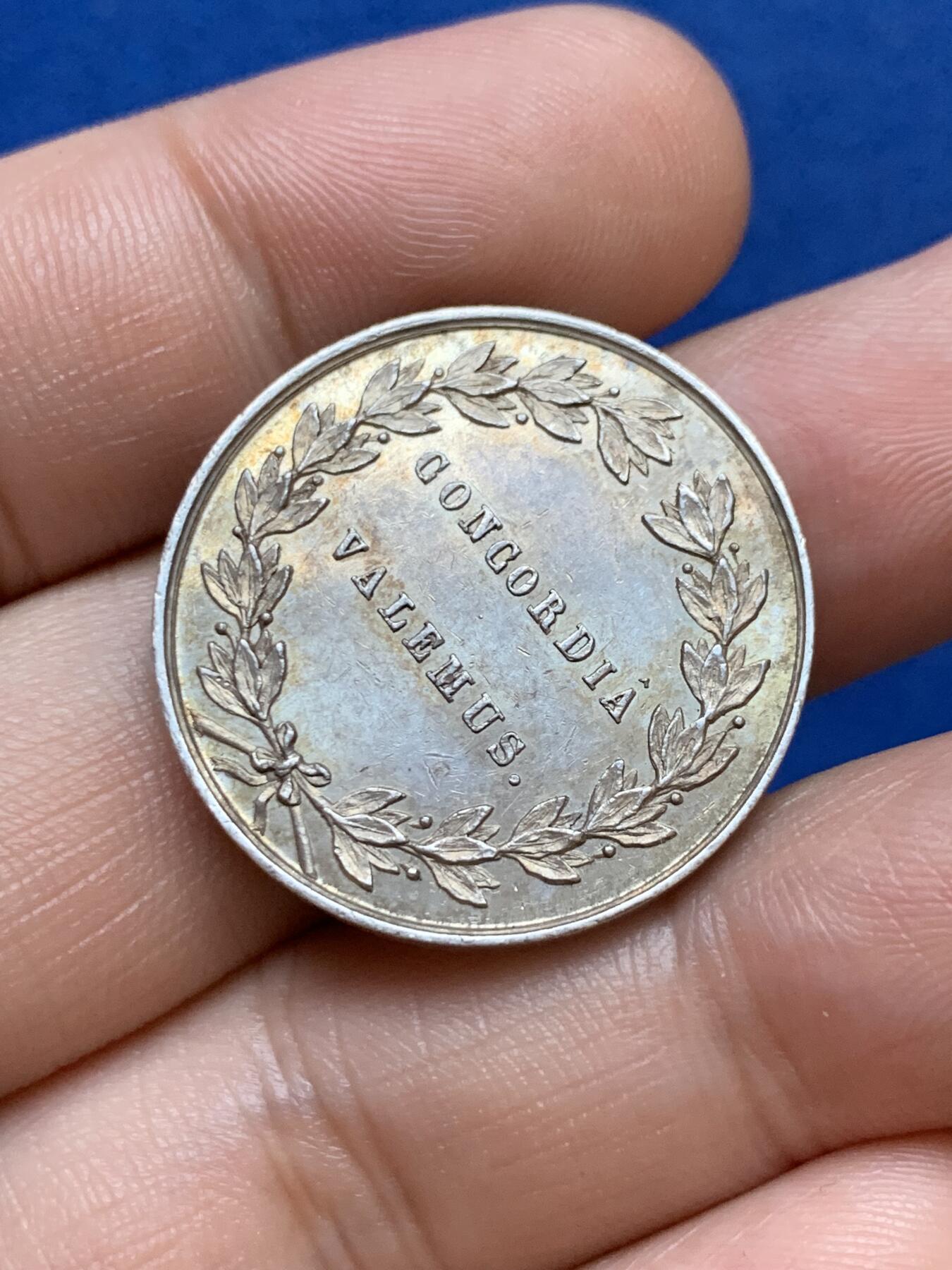 《竞宝斋》第286场-周六， 周日，周一 3场连拍 （全场包邮） 法国巴黎养老金教育圆型银代币 手指铭 28mm 10.5g