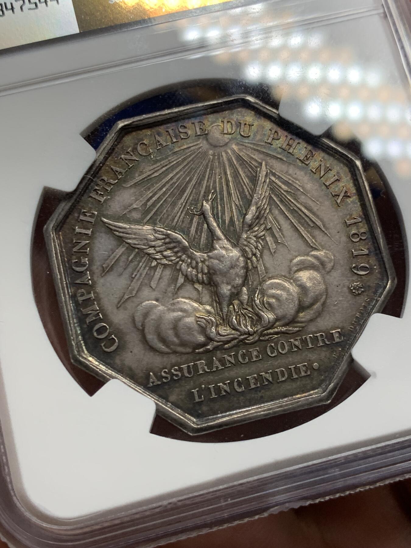 《竞宝斋》第286场-周六， 周日，周一 3场连拍 （全场包邮） NGC AU58 法国1819路易十六凤凰火灾保险八角银质代币