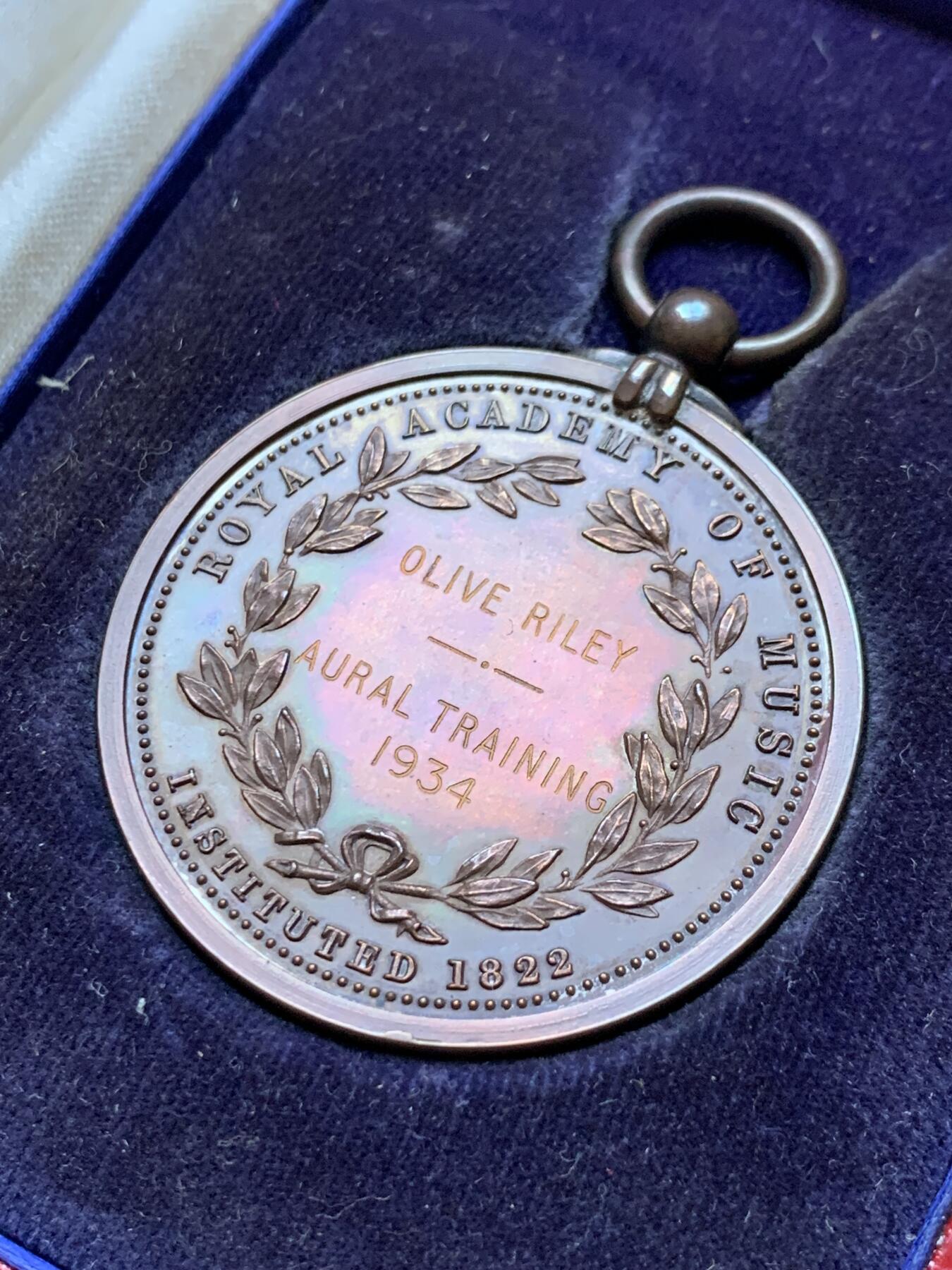 《竞宝斋》第286场-周六， 周日，周一 3场连拍 （全场包邮） 英国1934伦敦皇家音乐学院铜章 原盒 直径40mm