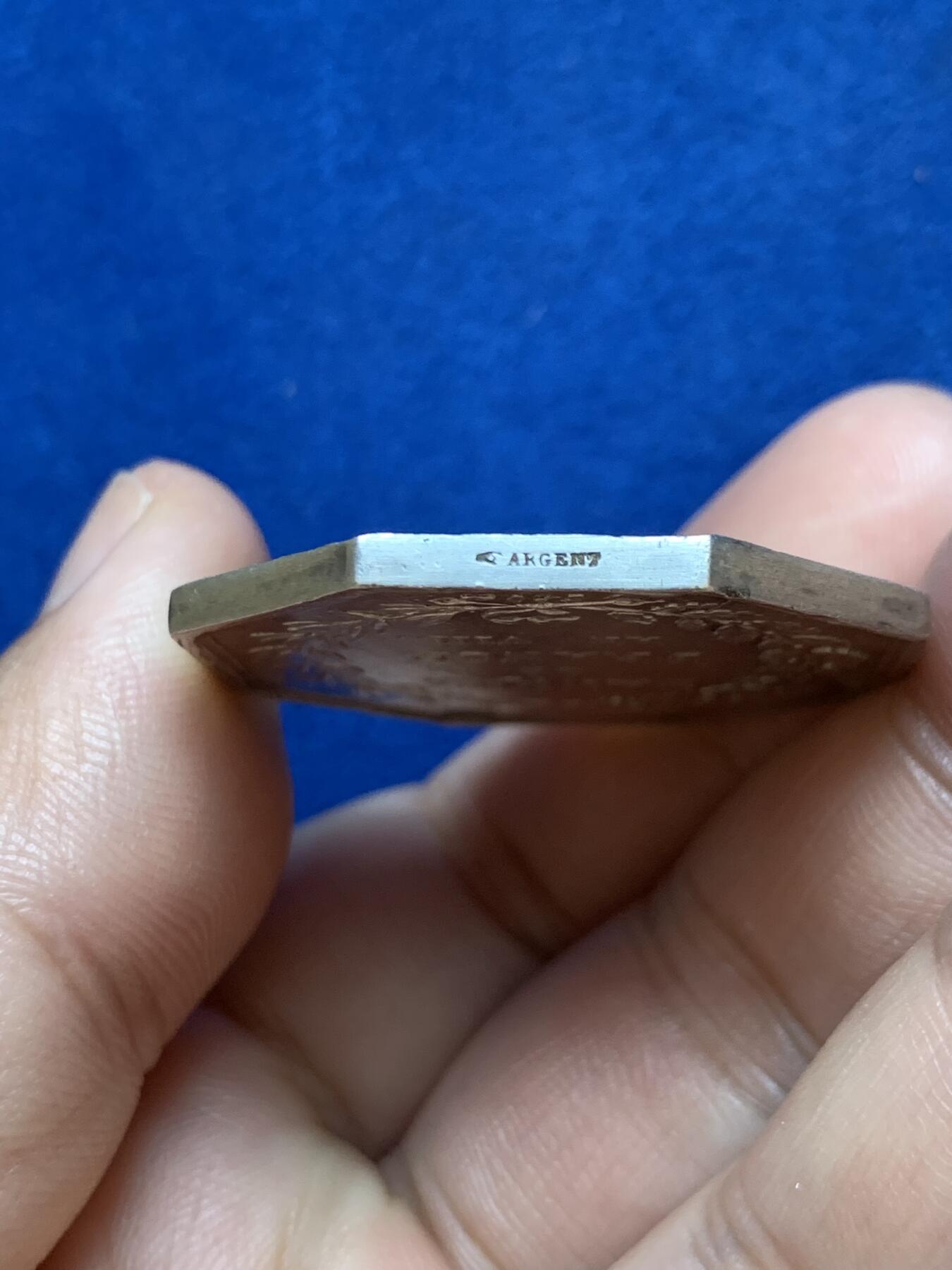 《竞宝斋》第286场-周六， 周日，周一 3场连拍 （全场包邮） 法国密涅瓦法兰西银行智慧决定财富商业八角银代币 手指铭 36mm 24.4g