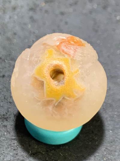 精美冰飘亚光满冰飘糖心战国红玛瑙巧雕喜上眉梢随形珠一个， 精美冰飘亚光满冰飘糖心战国红玛瑙巧雕喜上眉梢随形珠一个，