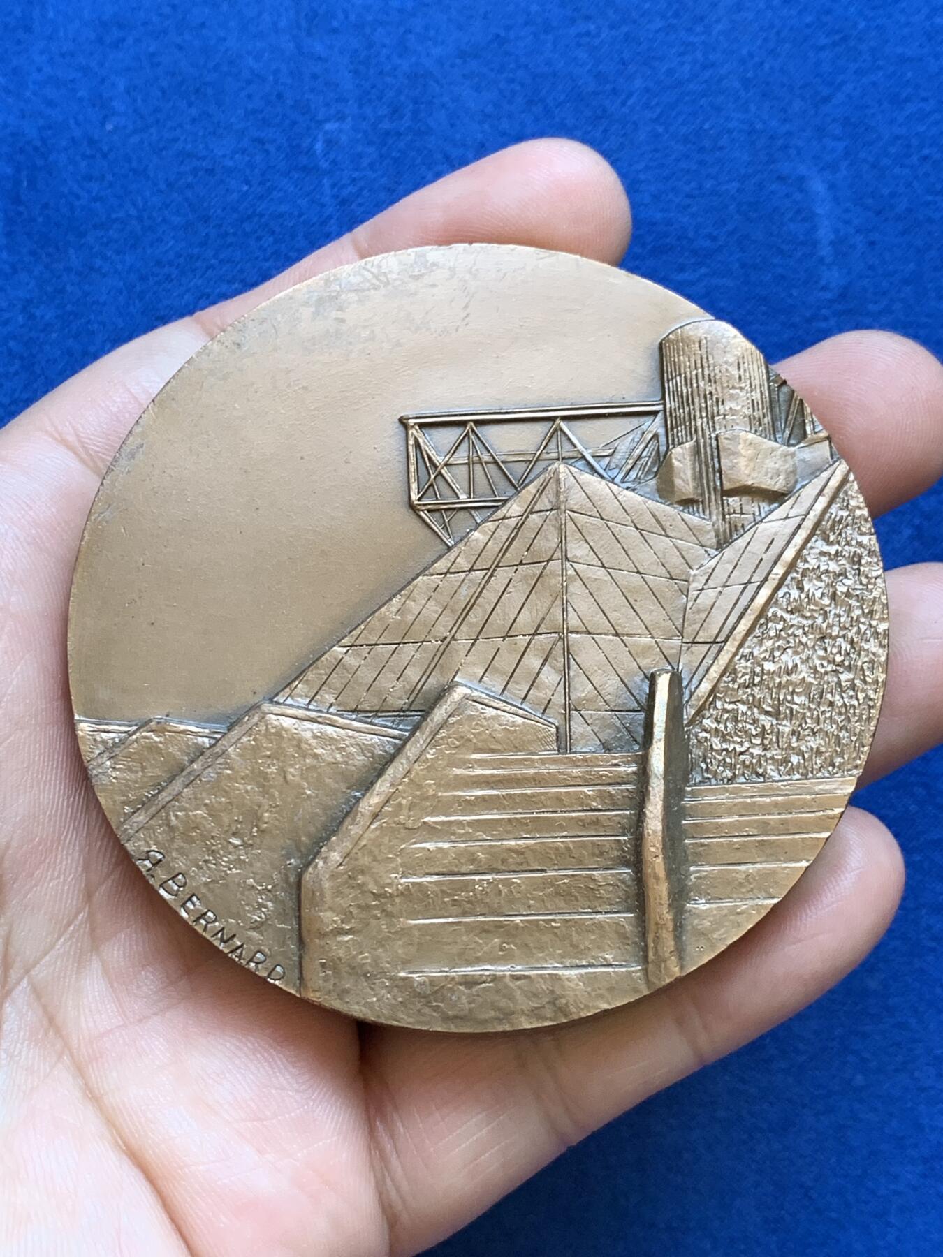 《竞宝斋》第286场-周六， 周日，周一 3场连拍 （全场包邮） 法国巴黎贝西综合体育宫铜章 267.3g 72.1mm 丰饶角边铭