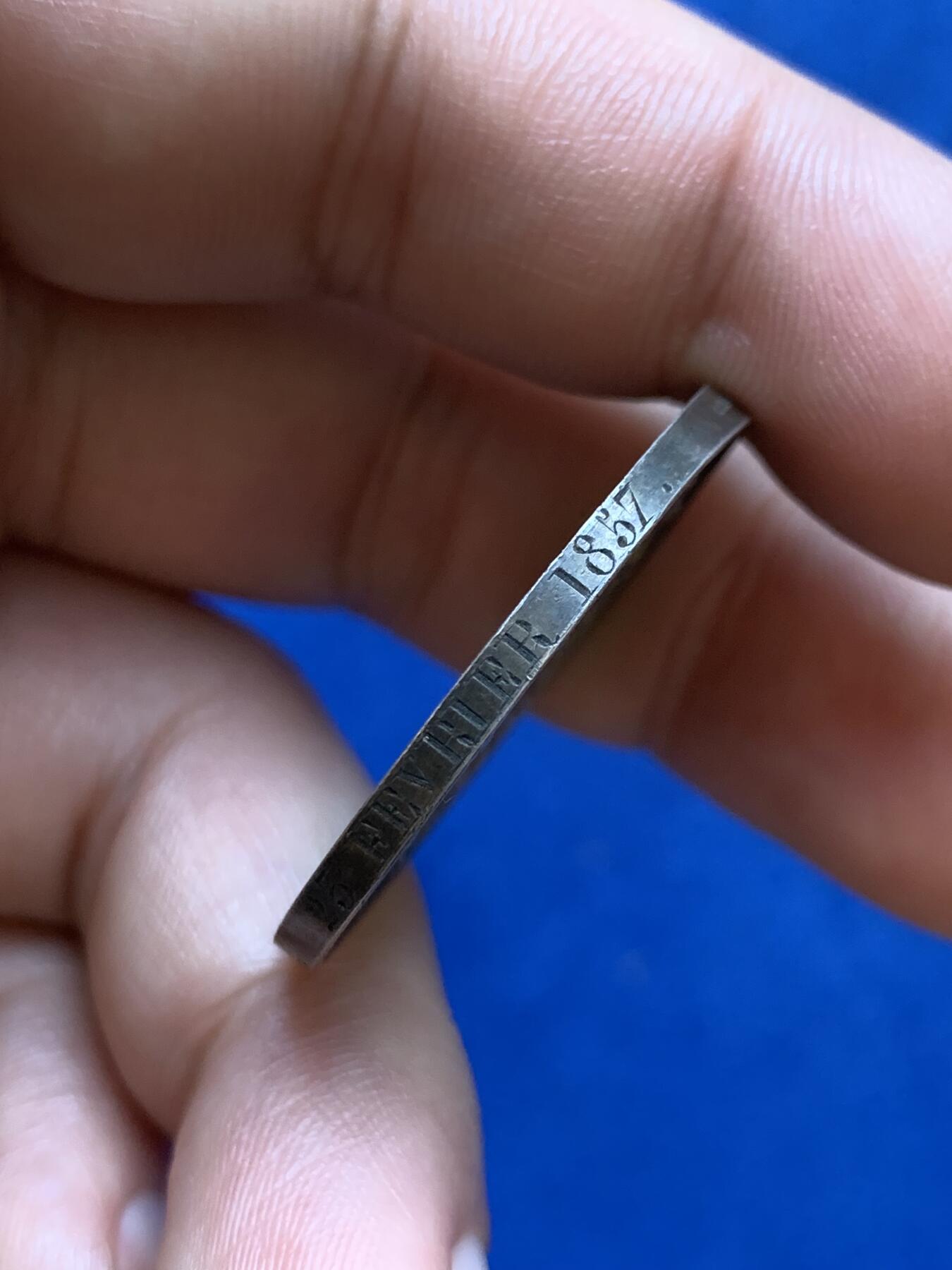 《竞宝斋》第286场-周六， 周日，周一 3场连拍 （全场包邮） 法国1857婚姻纪念圆型银代币 手指铭 33mm 15.7g