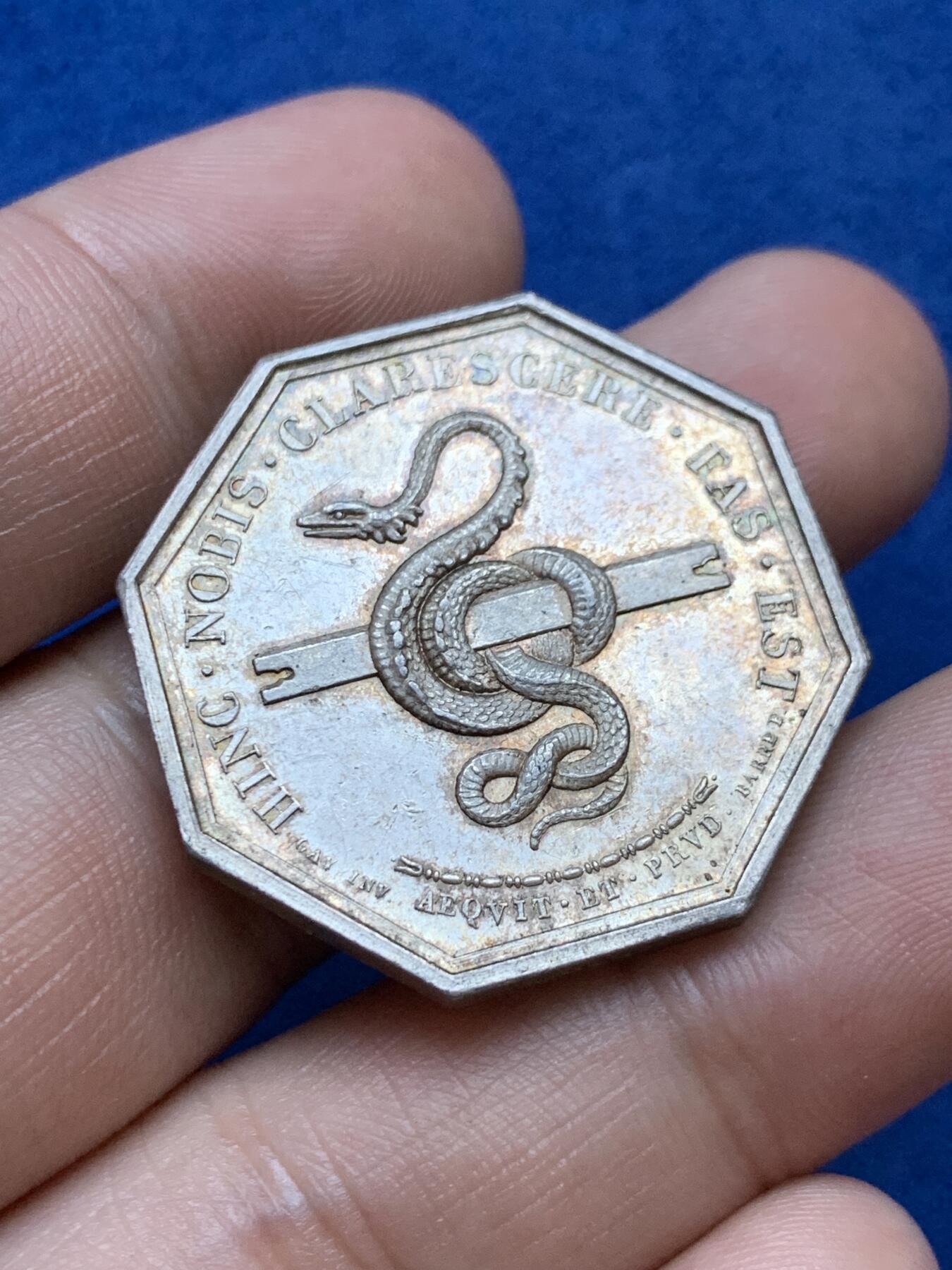 《竞宝斋》第286场-周六， 周日，周一 3场连拍 （全场包邮） 法国八角银质jeton 特雷武地区公证人协会 17.67g 32mm 蜜蜂边铭