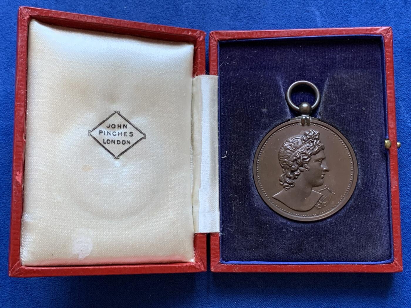 《竞宝斋》第286场-周六， 周日，周一 3场连拍 （全场包邮） 英国1934伦敦皇家音乐学院铜章 原盒 直径40mm