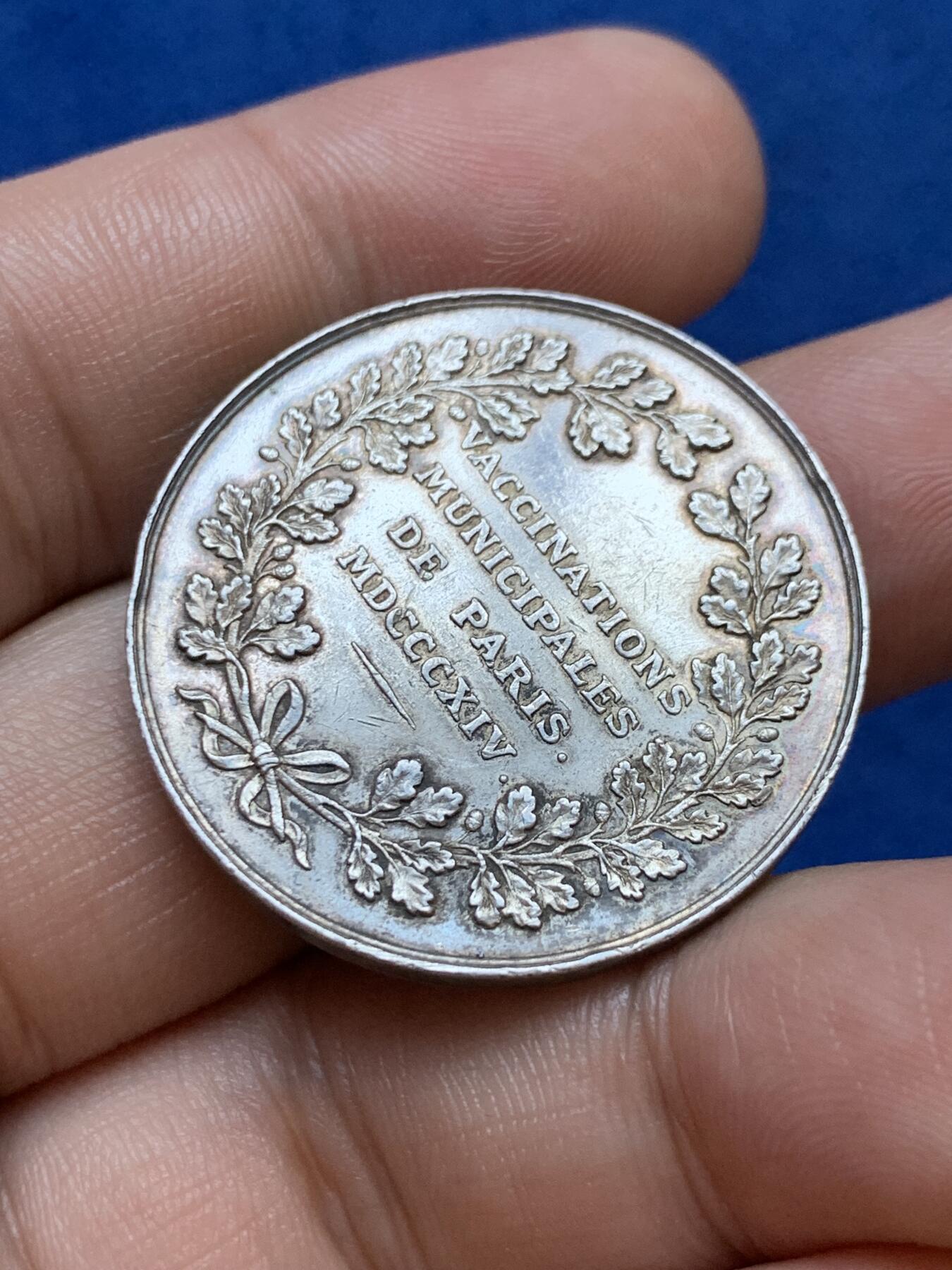 《竞宝斋》第286场-周六， 周日，周一 3场连拍 （全场包邮） 法国1814巴黎医疗协会圆型银代币 丰饶角边铭 32mm 16.1g