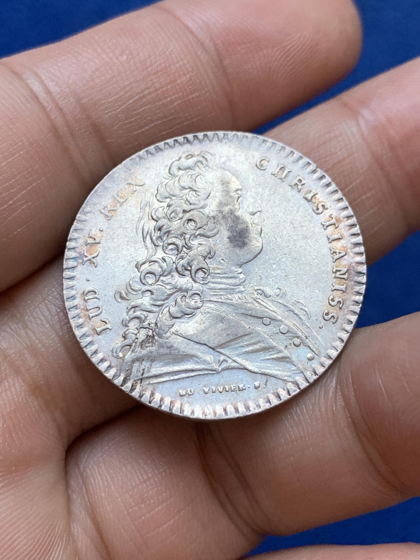 《竞宝斋》第286场-周六， 周日，周一 3场连拍 （全场包邮） 法国路易十五童年头像鲁昂地区银质代币 8.13g 30.5mm