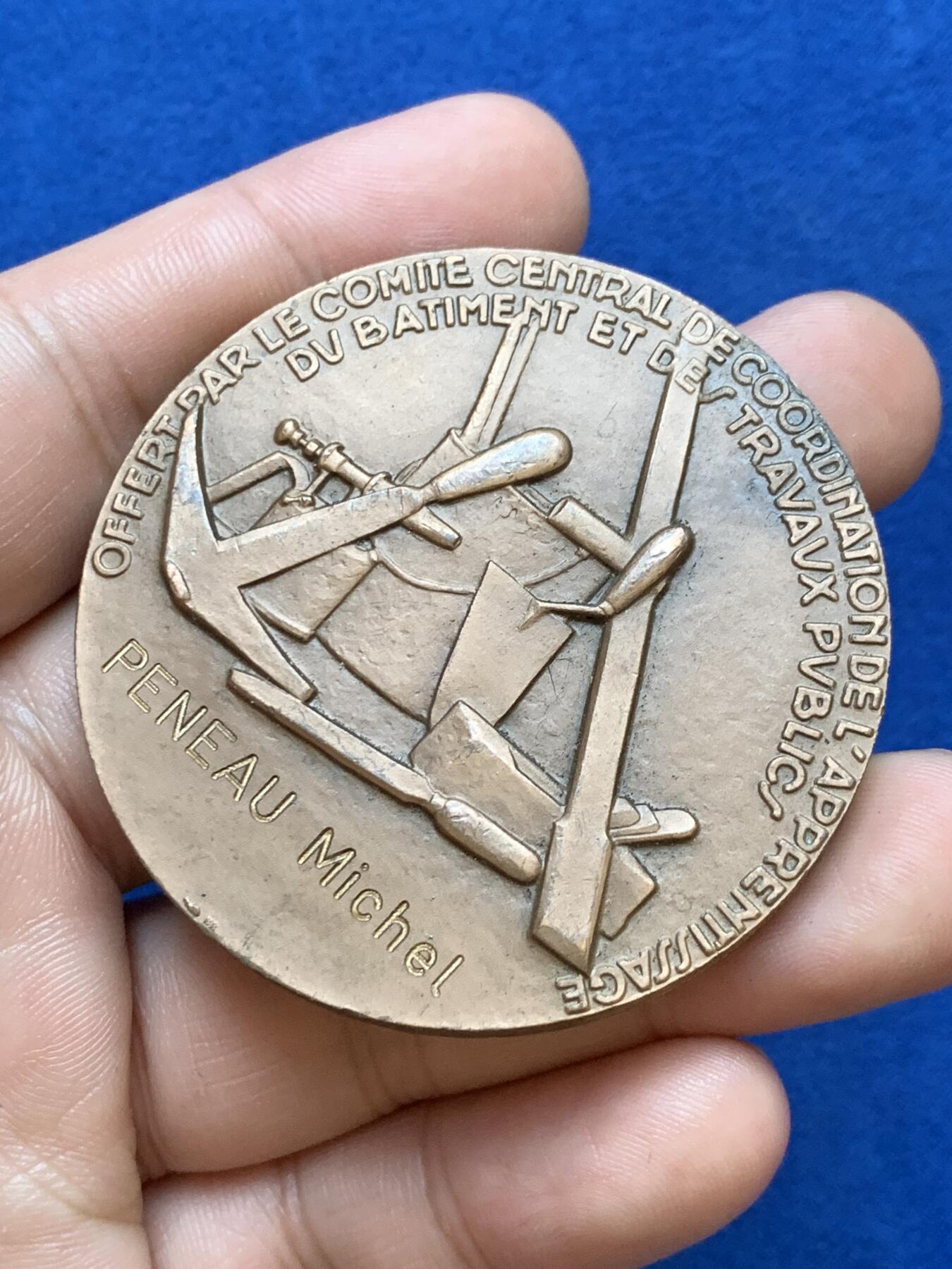 《竞宝斋》第286场-周六， 周日，周一 3场连拍 （全场包邮） 法国1968年建筑协会铜章 90g 53.6mm