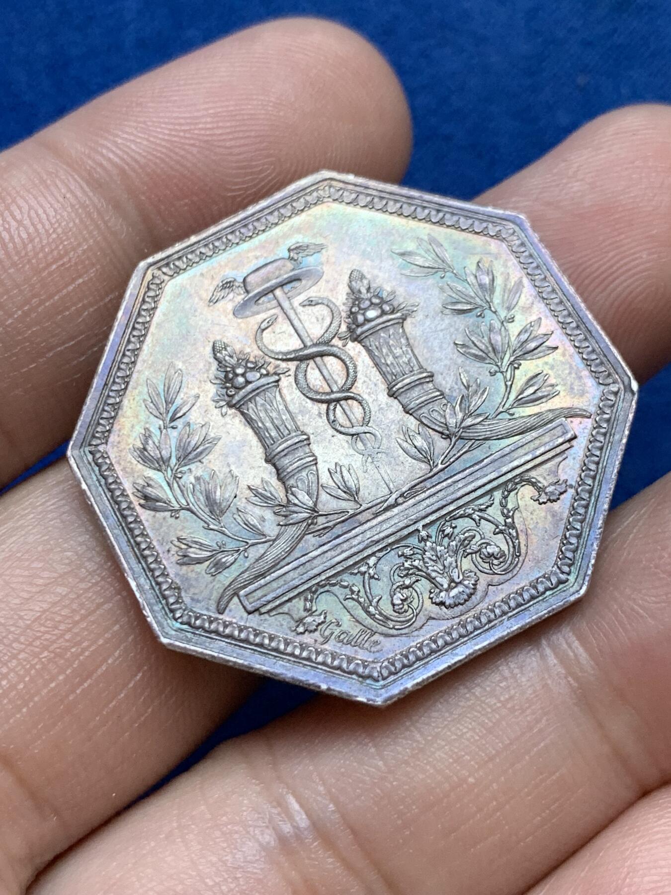 《竞宝斋》第286场-周六， 周日，周一 3场连拍 （全场包邮） 法国八角银代币 无边铭 34mm 16g