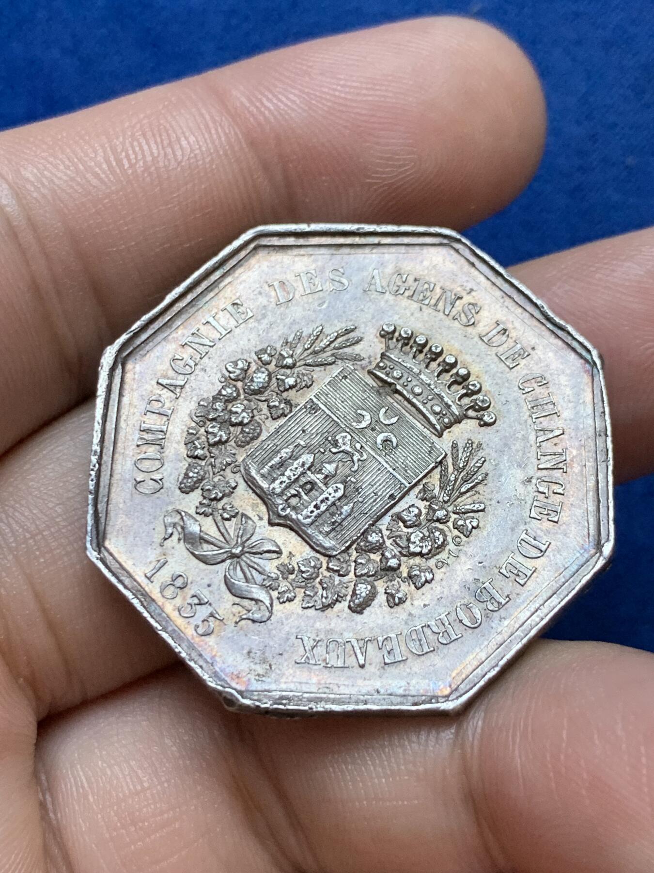 《竞宝斋》第286场-周六， 周日，周一 3场连拍 （全场包邮） 法国1835波尔多交易所八角银代币 整体有些不平 蜜蜂边铭 35mm 19.2g 