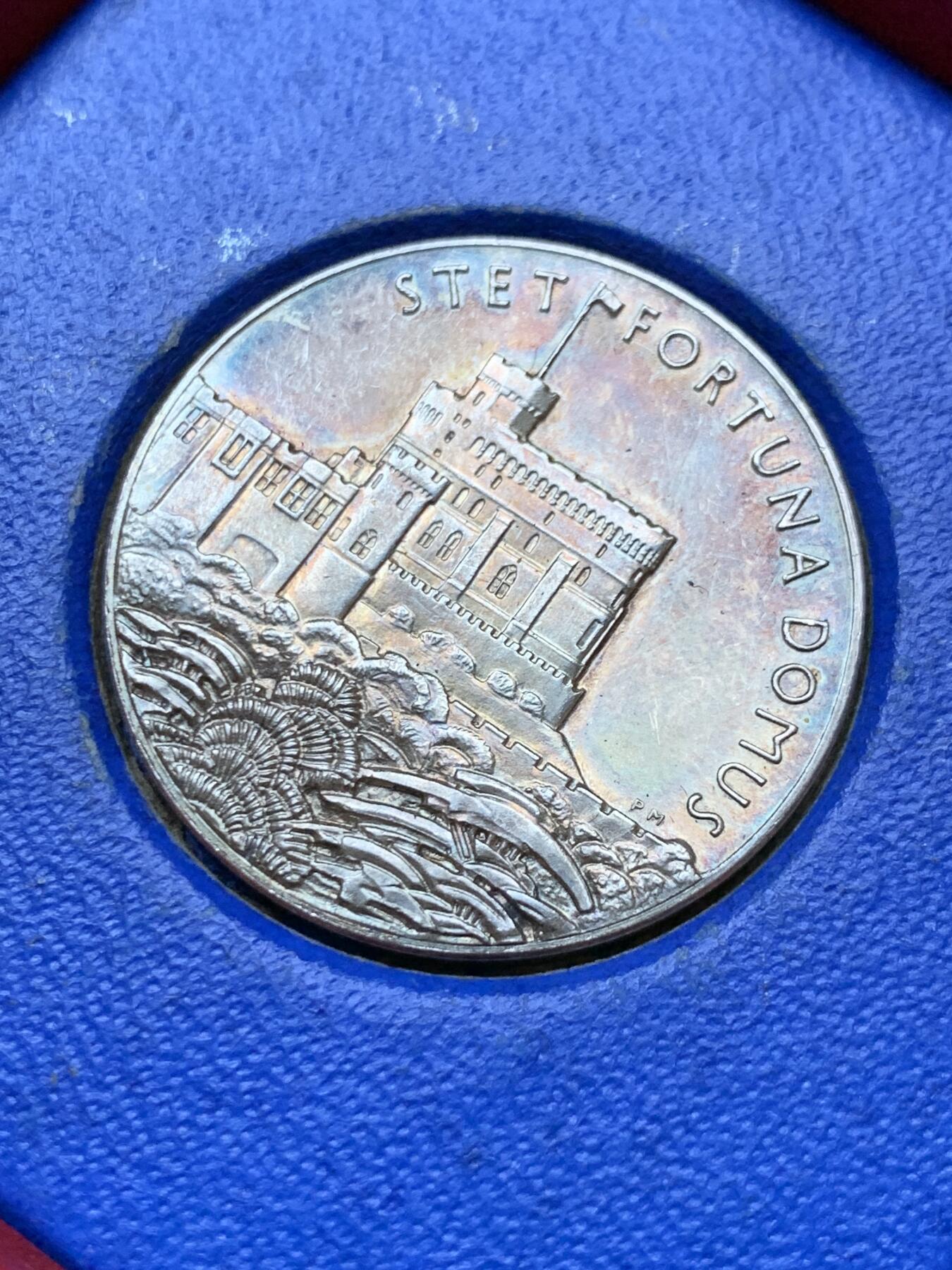 《竞宝斋》第286场-周六， 周日，周一 3场连拍 （全场包邮） 1935年英国乔治五世登基25周年纪念小银章（原盒），直径33mm