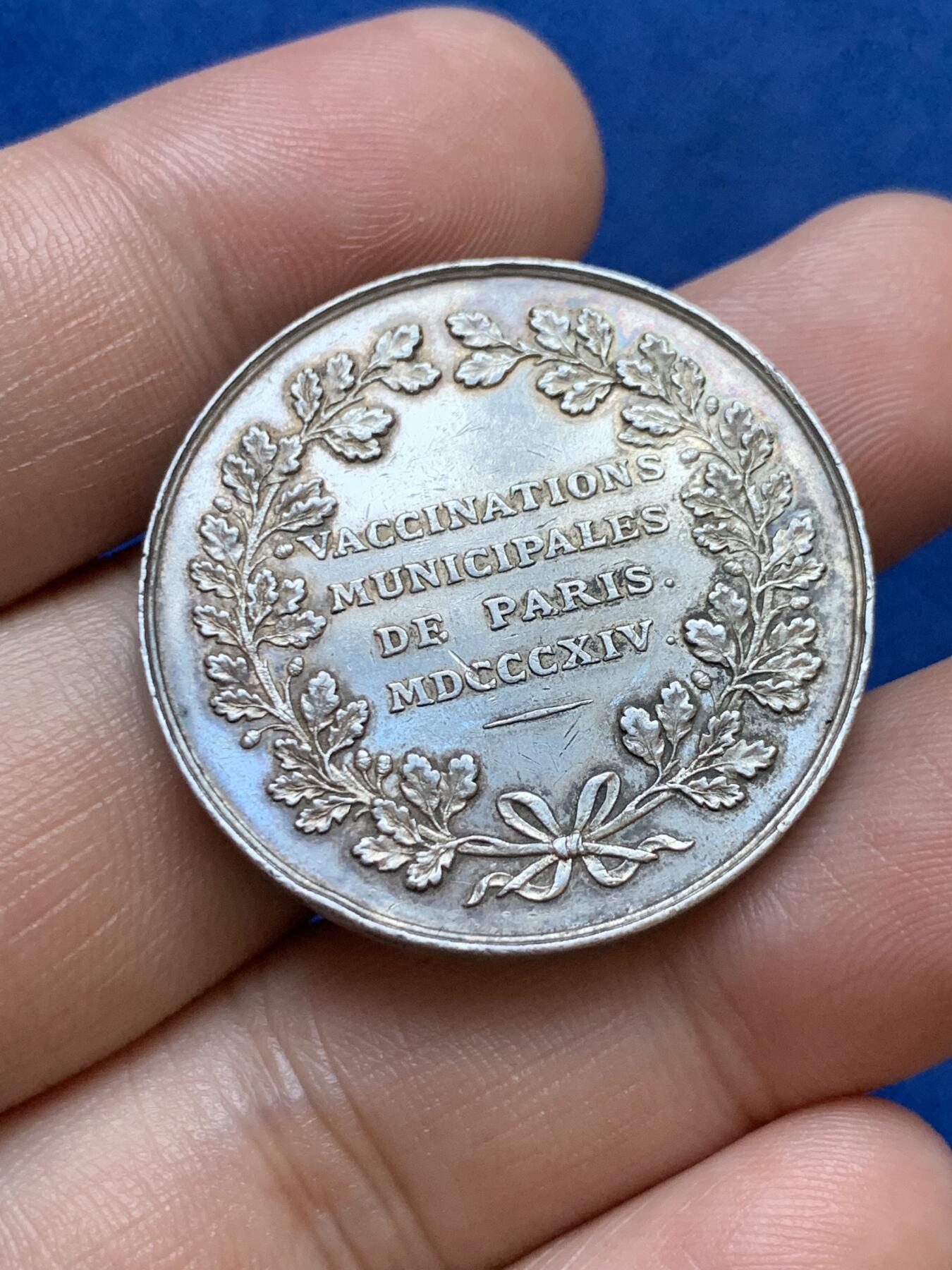 《竞宝斋》第286场-周六， 周日，周一 3场连拍 （全场包邮） 法国1814巴黎医疗协会圆型银代币 丰饶角边铭 32mm 16.1g