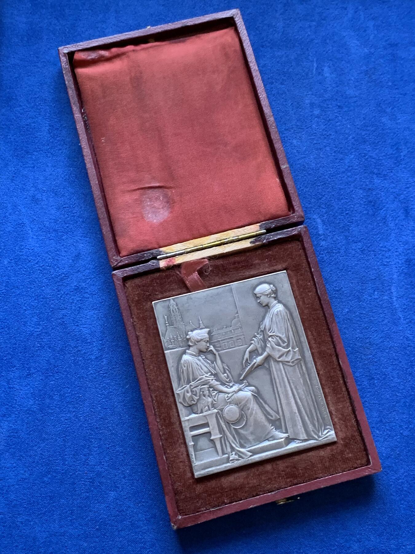 《竞宝斋》第286场-周六， 周日，周一 3场连拍 （全场包邮） 1904年法国巴黎上诉法院律师纪念银牌 丰饶角1ARGENT 7.0*5.6cm 128.7g 原盒