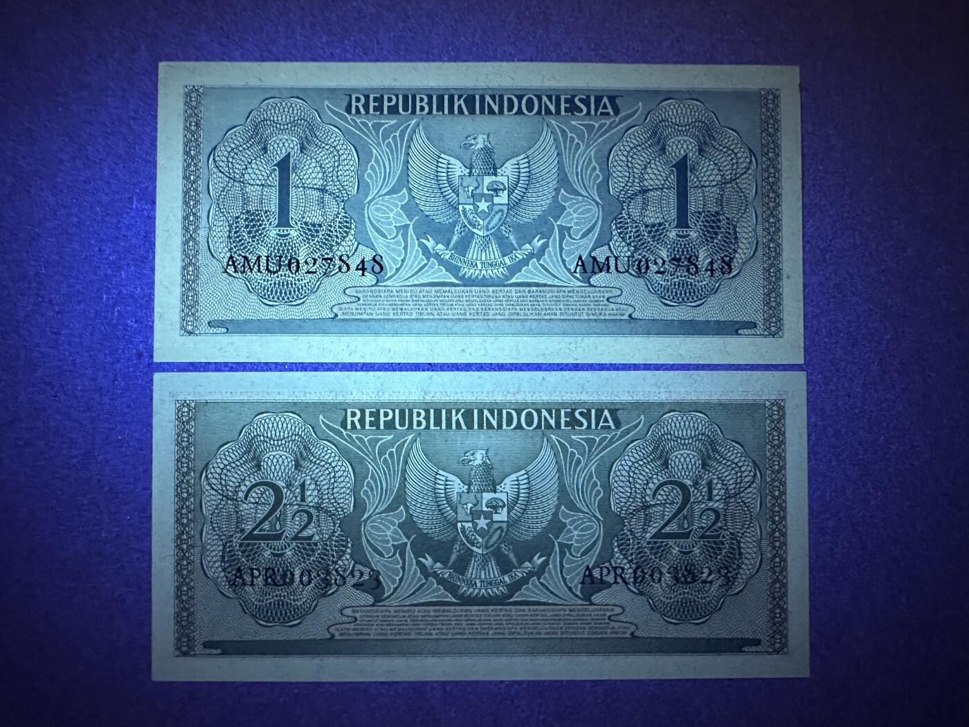 《张总收藏》157期-外币精品百拍 印度尼西亚1、2.5盾2张 UNC 1954年