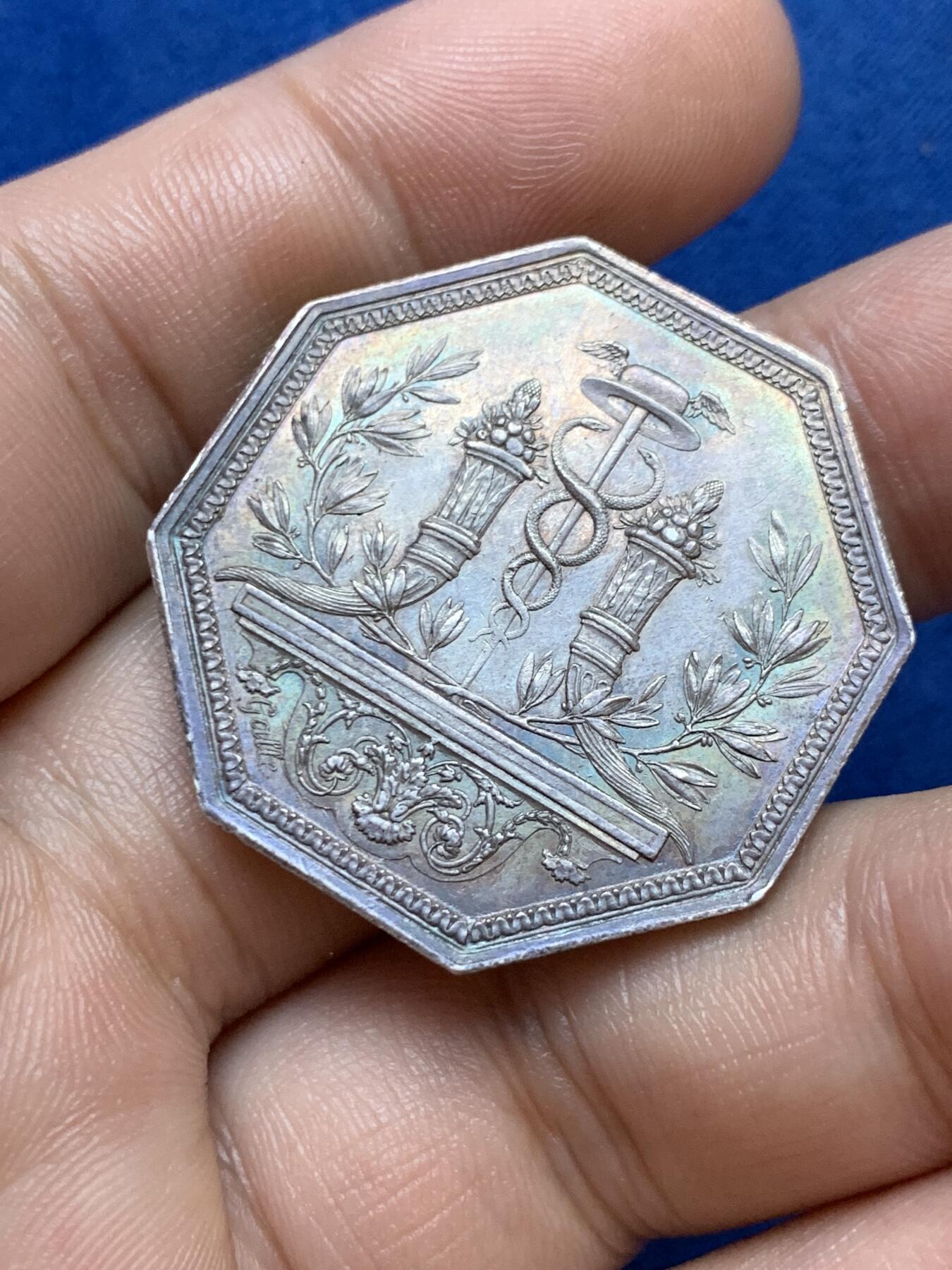 《竞宝斋》第286场-周六， 周日，周一 3场连拍 （全场包邮） 法国八角银代币 无边铭 34mm 16g