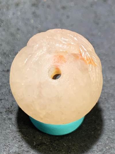 精美冰飘亚光满冰飘糖心战国红玛瑙巧雕喜上眉梢随形珠一个， 精美冰飘亚光满冰飘糖心战国红玛瑙巧雕喜上眉梢随形珠一个，