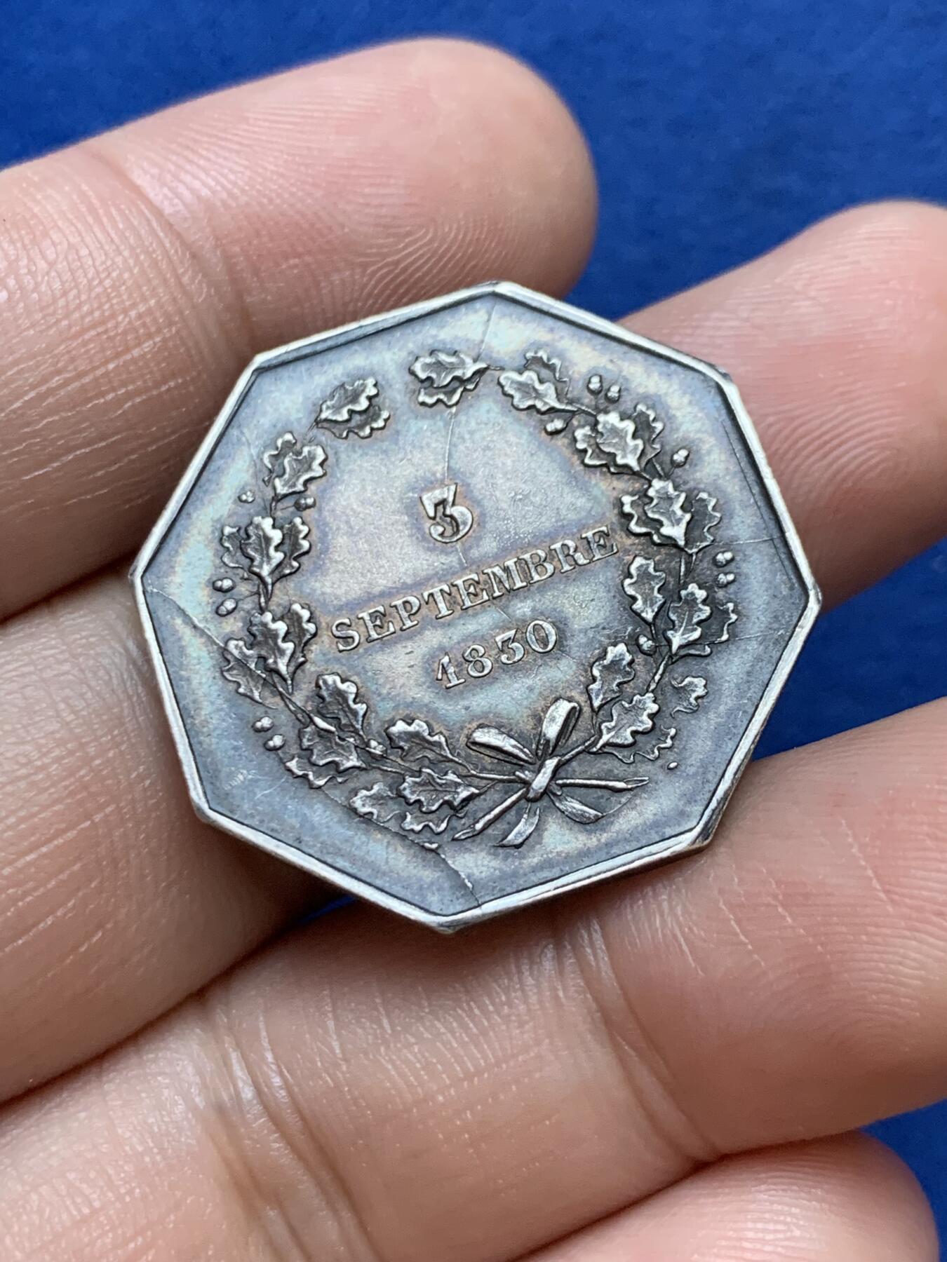 《竞宝斋》第286场-周六， 周日，周一 3场连拍 （全场包邮） 法国1830巴黎锁匠公司八角银代币 手指铭 29mm 10.3g