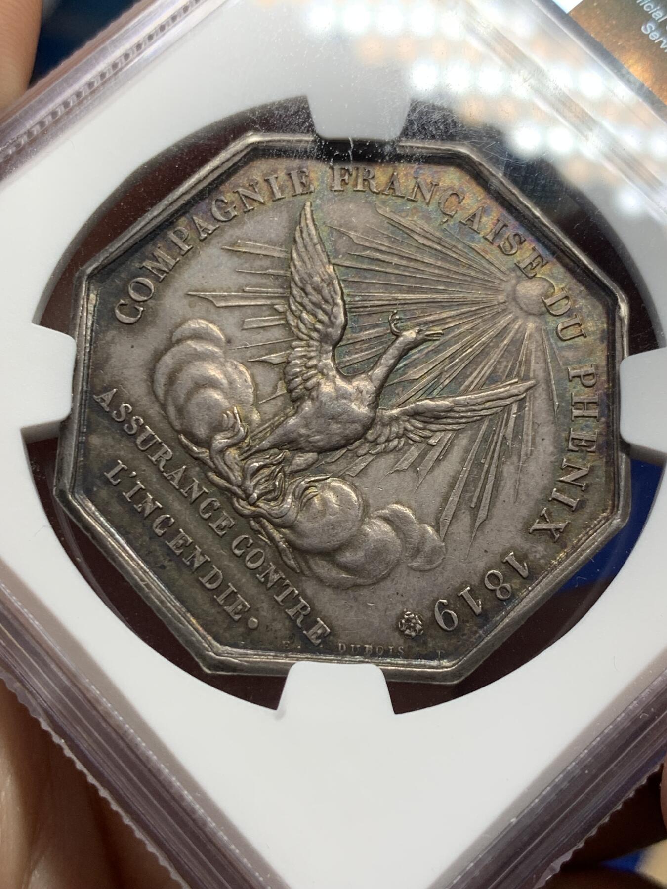 《竞宝斋》第286场-周六， 周日，周一 3场连拍 （全场包邮） NGC AU58 法国1819路易十六凤凰火灾保险八角银质代币