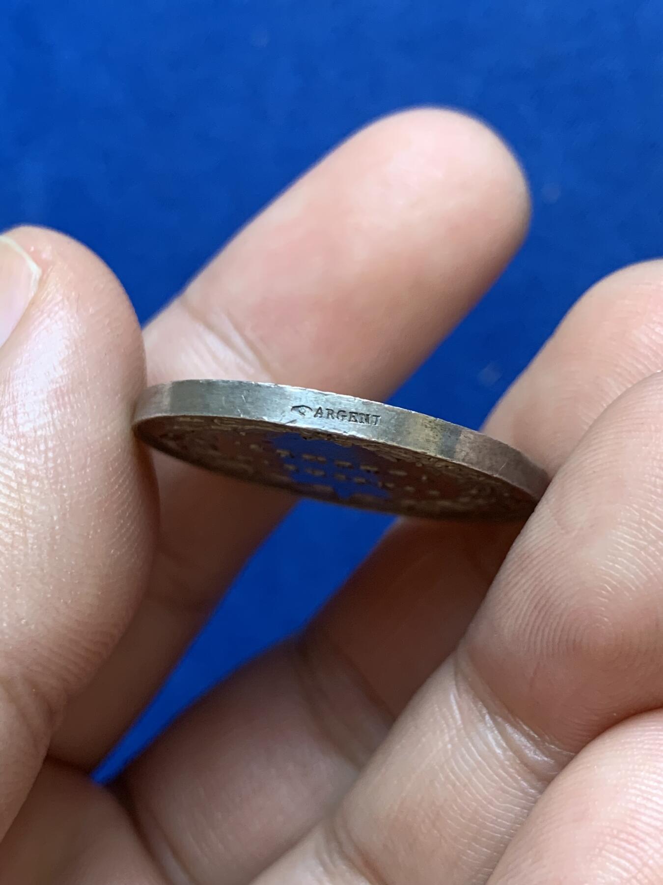 《竞宝斋》第286场-周六， 周日，周一 3场连拍 （全场包邮） 法国巴黎养老金教育圆型银代币 手指铭 28mm 10.5g