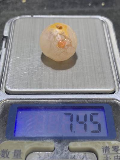 精美冰飘亚光满冰飘糖心战国红玛瑙巧雕喜上眉梢随形珠一个， 精美冰飘亚光满冰飘糖心战国红玛瑙巧雕喜上眉梢随形珠一个，