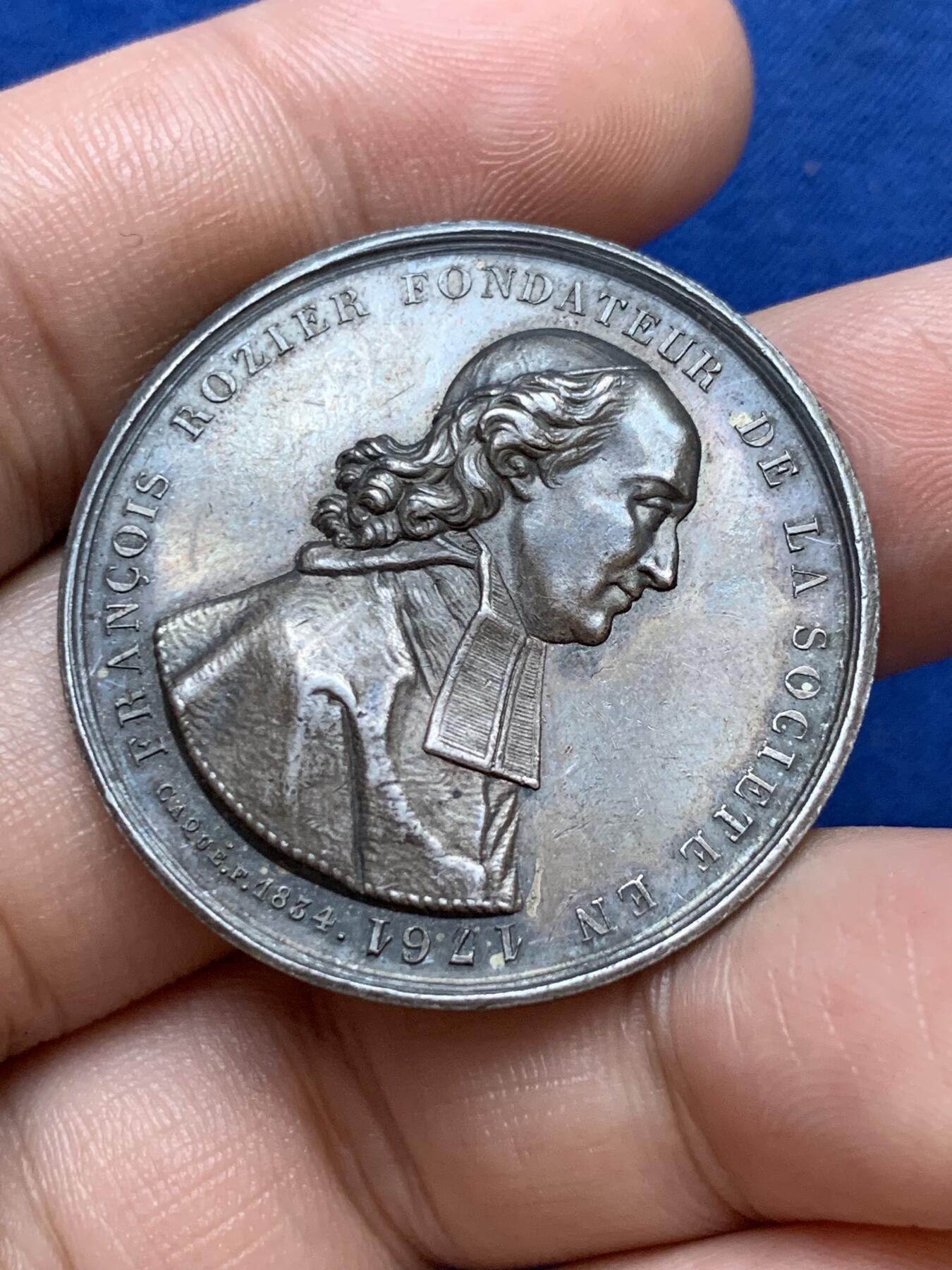 《竞宝斋》第286场-周六， 周日，周一 3场连拍 （全场包邮） 法国1834里昂农园艺与自然历史协会圆型银代币 手指铭 35mm 13.6g 