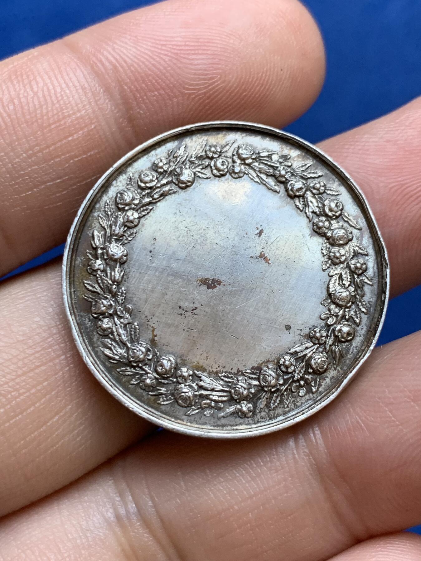 《竞宝斋》第286场-周六， 周日，周一 3场连拍 （全场包邮） 法国基督教婚礼圆型银代币 蜜蜂边铭 30mm 11.9g