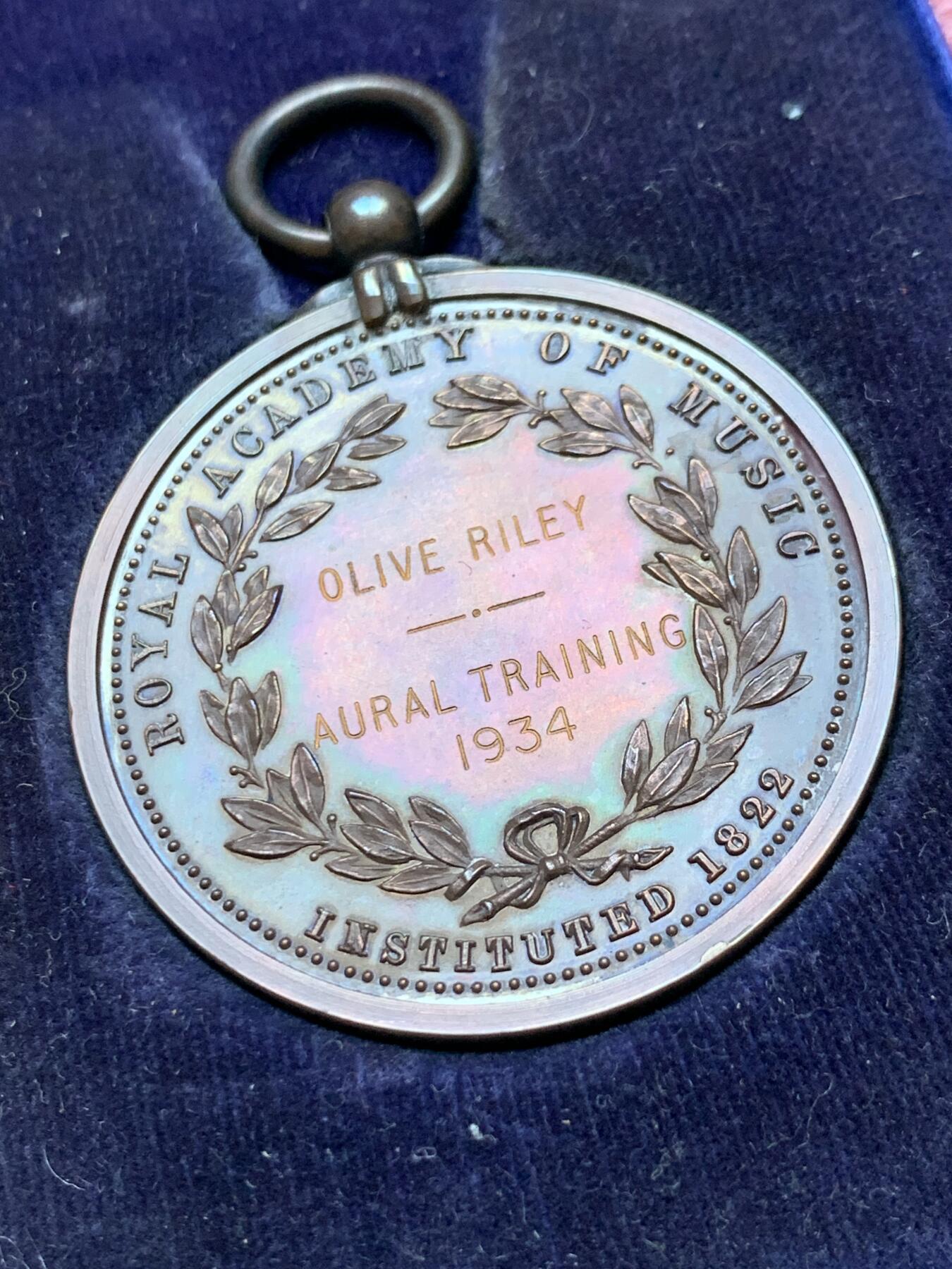 《竞宝斋》第286场-周六， 周日，周一 3场连拍 （全场包邮） 英国1934伦敦皇家音乐学院铜章 原盒 直径40mm