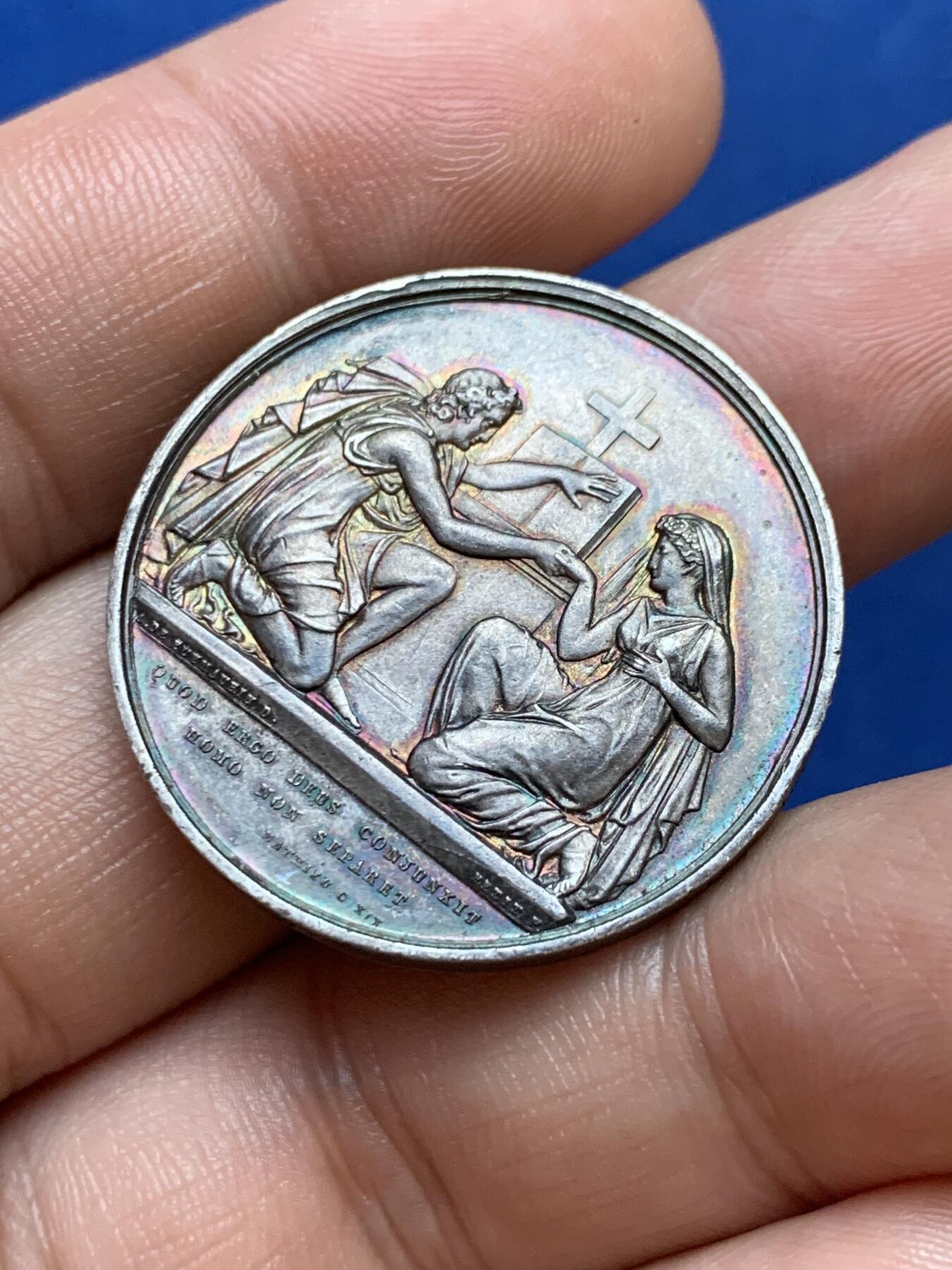 《竞宝斋》第286场-周六， 周日，周一 3场连拍 （全场包邮） 法国1853婚姻纪念圆型银代币 手指铭 32mm 14.2g