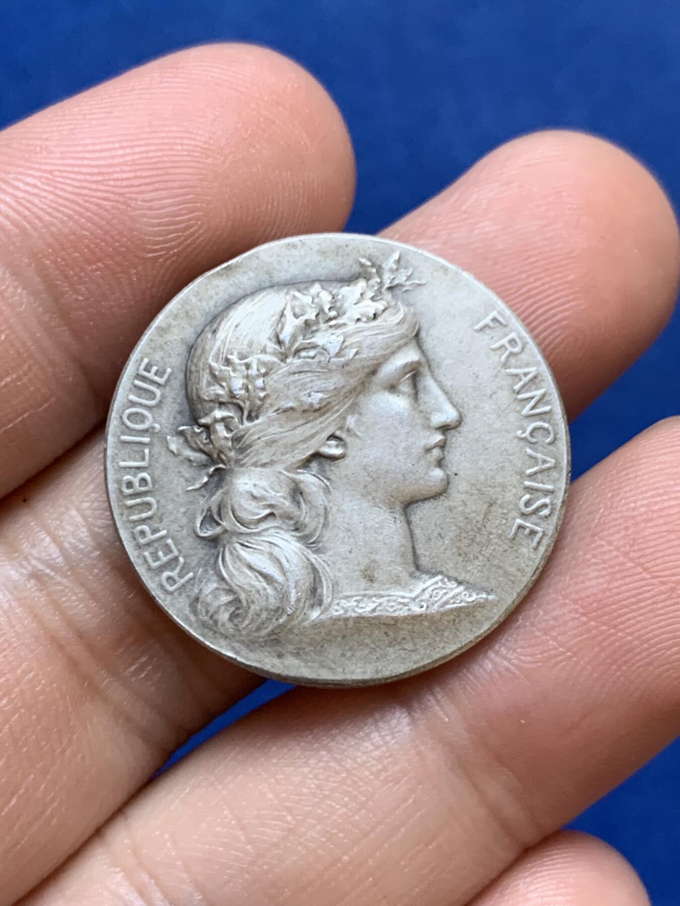 《竞宝斋》第286场-周六， 周日，周一 3场连拍 （全场包邮） 法国女神圆形银代币 丰饶角边铭 27mm 10.6g 