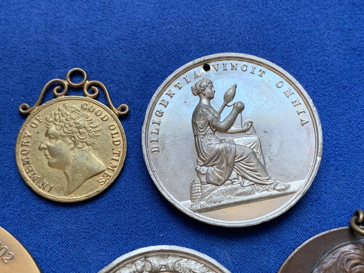 《竞宝斋》第286场-周六， 周日，周一 3场连拍 （全场包邮） 6枚一组 近现代欧洲章牌 最小的27.6mm 最大的59.7mm