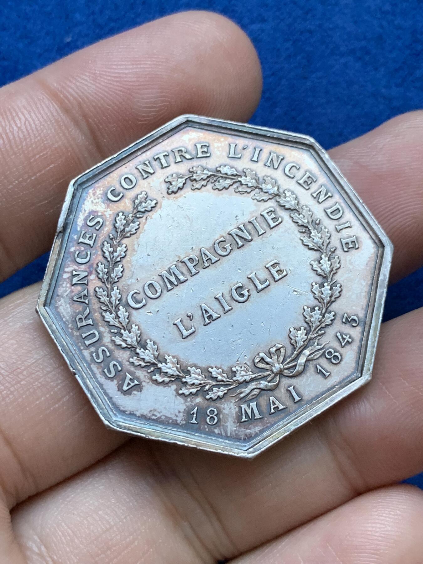 《竞宝斋》第286场-周六， 周日，周一 3场连拍 （全场包邮） 法国1843火灾保险公司雄鹰八角银质代币 丰饶角银标 36.5mm 21.69克