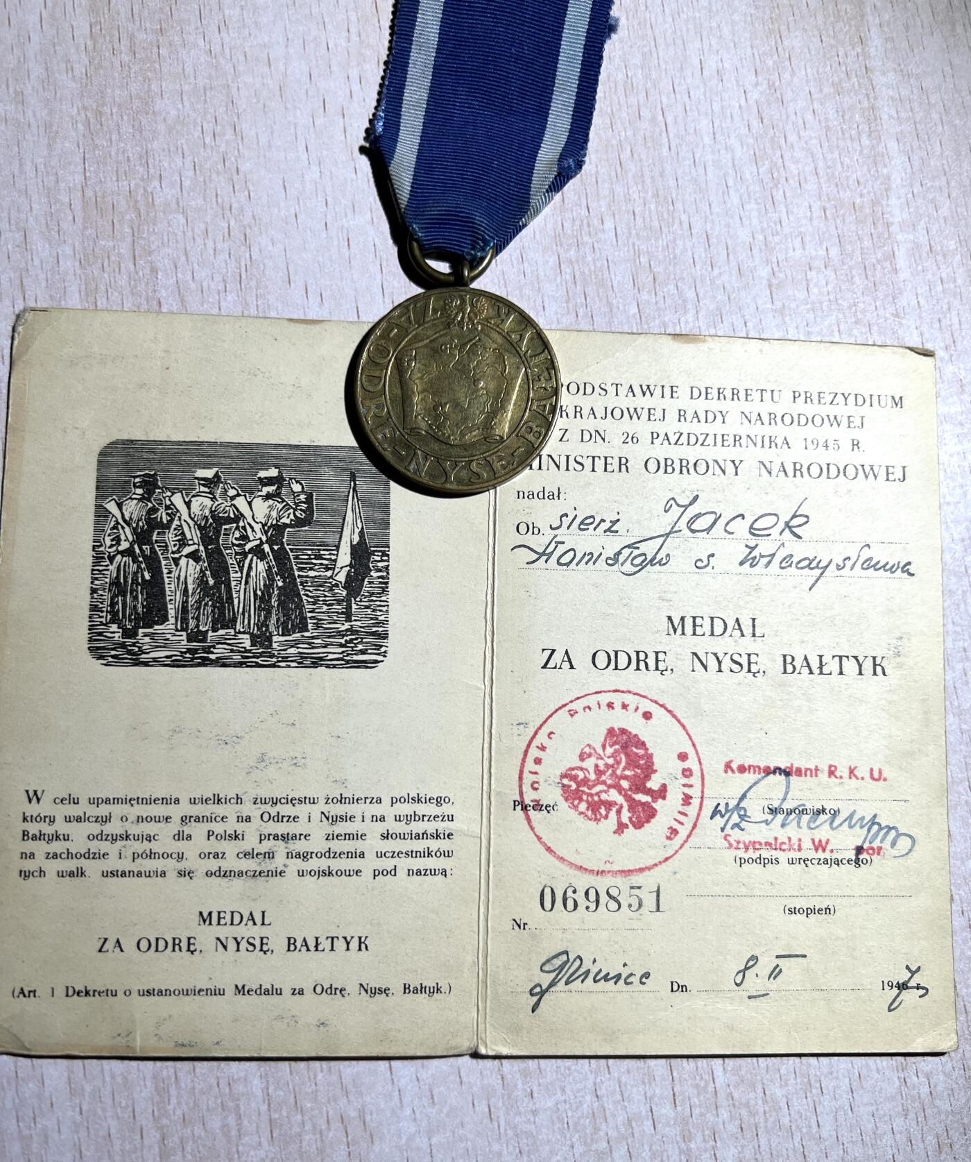 大猫徽章拍卖 第250期 波兰游击队战地光荣奖章战役奖章5枚 两枚带证书