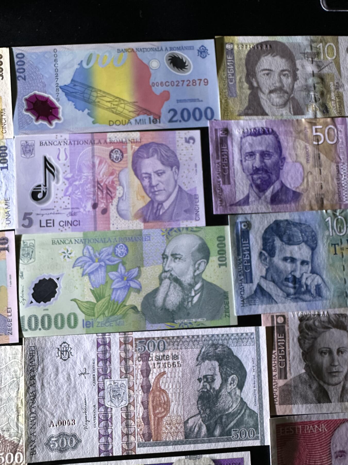 《外钞收藏家》第三百八十九期 精美19张纸币 一起 有新有旧