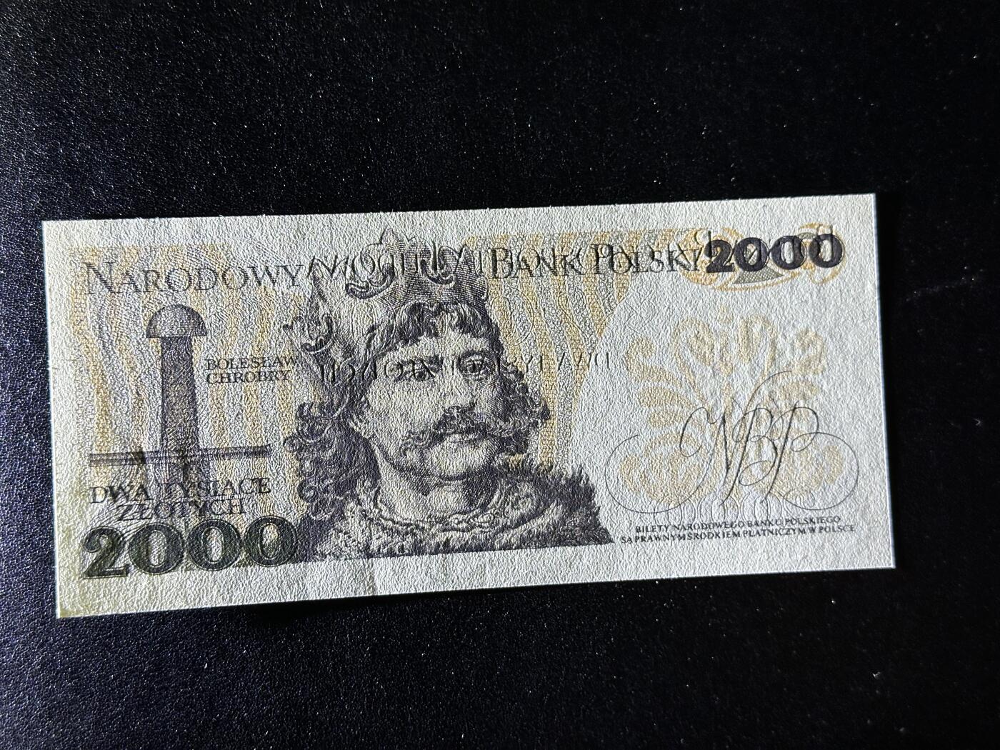 《外钞收藏家》第三百八十九期 1982年波兰2000 全新UNC
