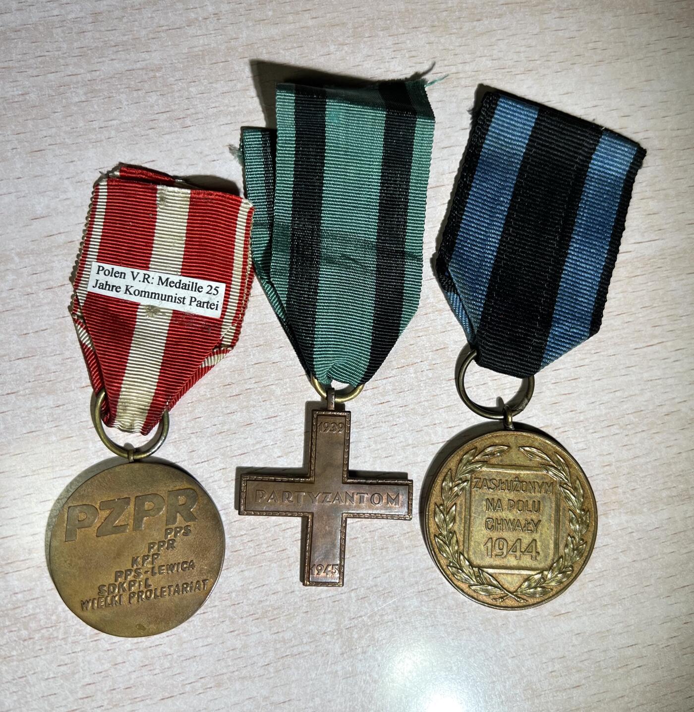 大猫徽章拍卖 第250期 波兰游击队战地光荣奖章战役奖章5枚 两枚带证书