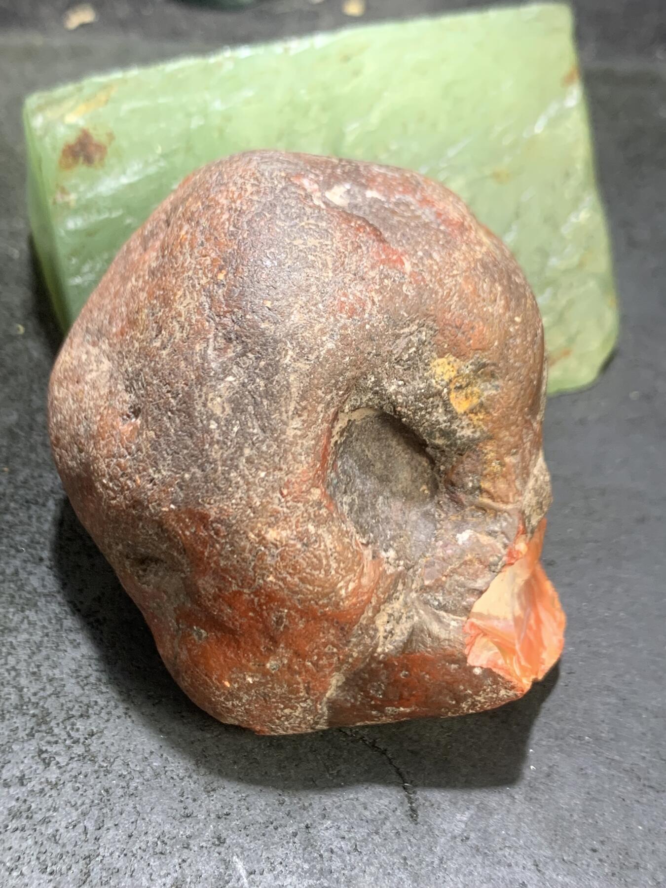 精美红皮冰飘心开口料南红玛瑙原石一颗，，