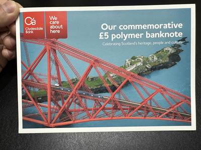 《外钞收藏家》第三百八十八期 - 2015年苏格兰克莱斯戴尔银行5镑 原装册子 纪念钞