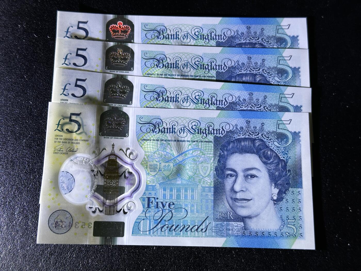 《外钞收藏家》第三百八十八期 英国最新版5镑 4张一起 同号 全新